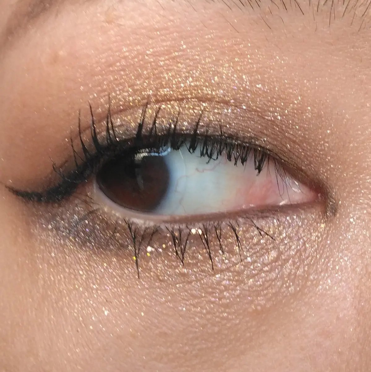 レブロン ダズル アイシャドウ クアッド/REVLON/アイシャドウパレットを使ったクチコミ（2枚目）