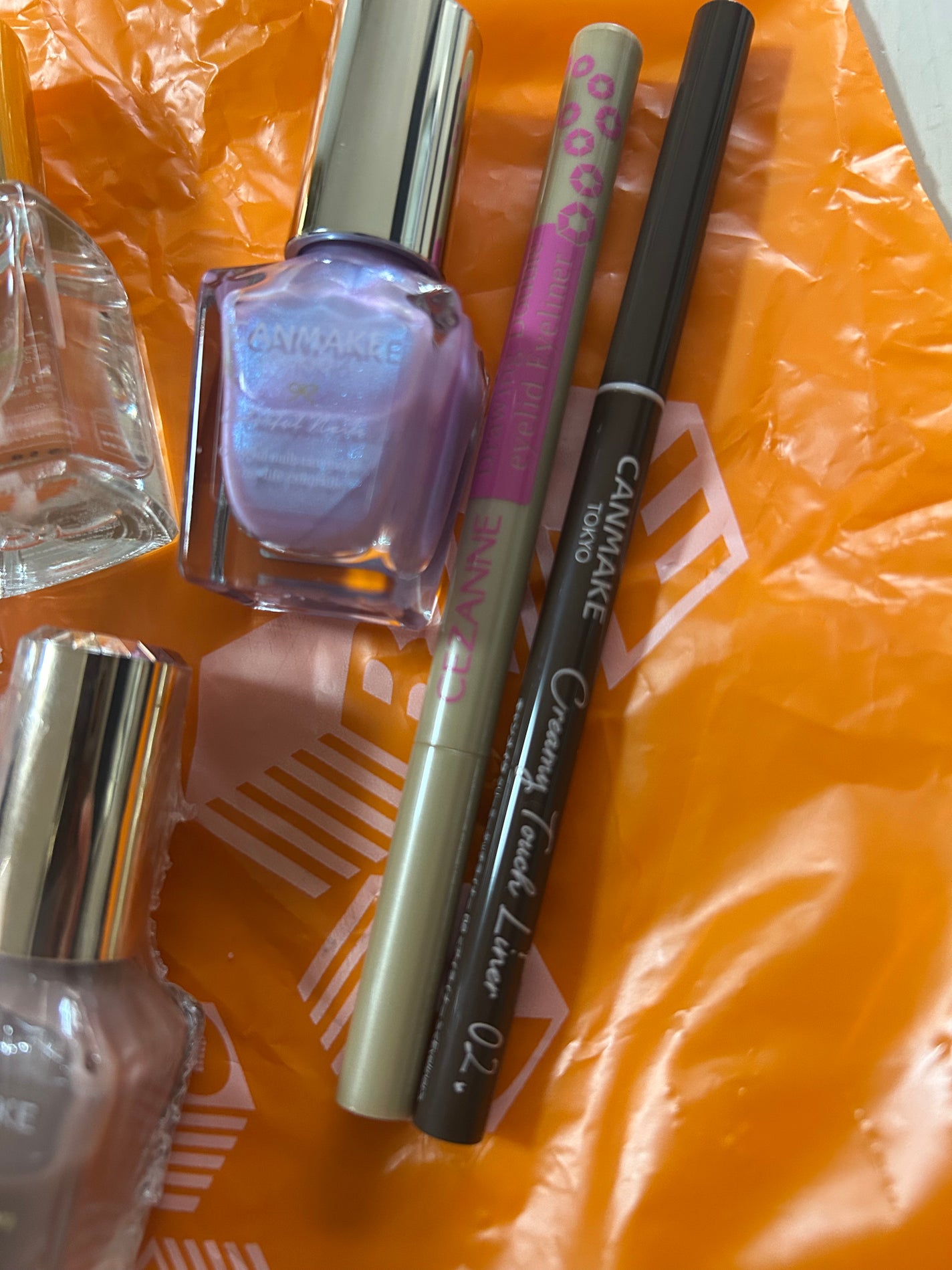 カラフルネイルズ/キャンメイク/マニキュアを使ったクチコミ(3枚目)