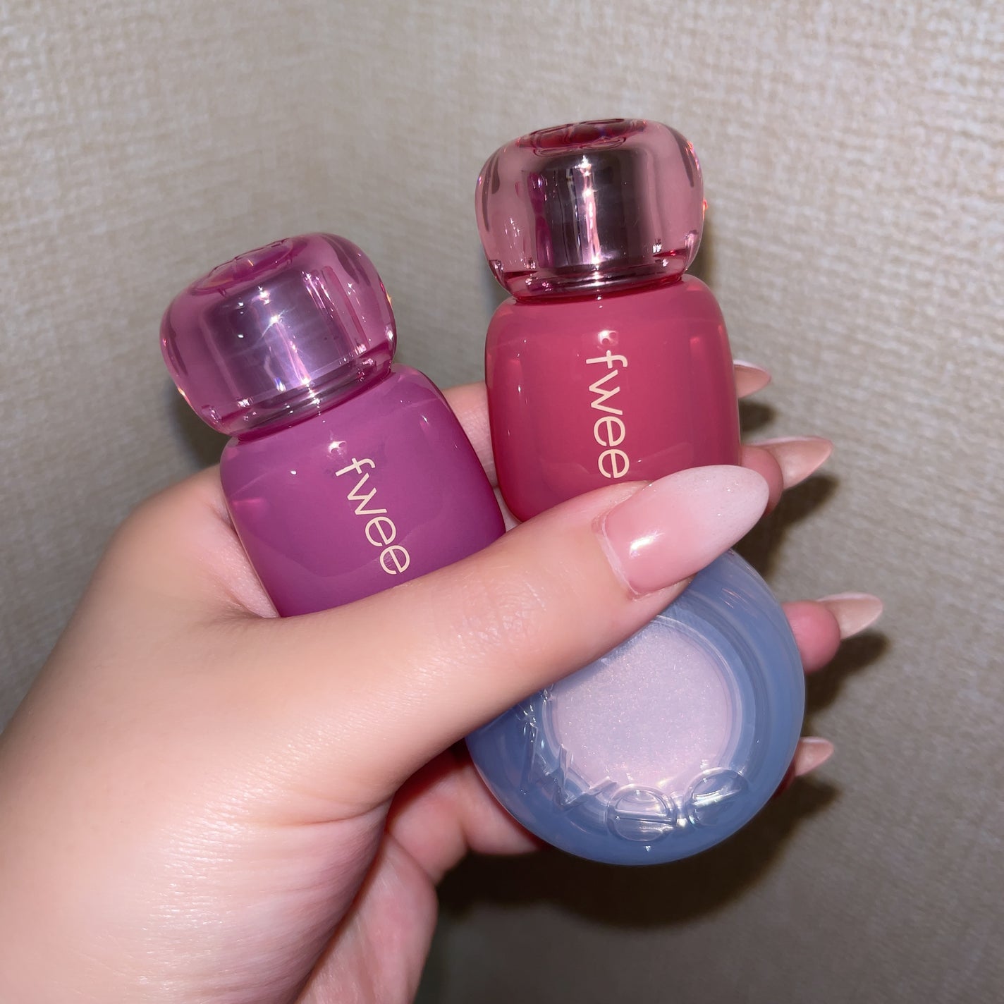 あむ on LIPS 「めーーちゃ楽しみにしてたfweeの新作ティント届いた💌˖࣪⊹..」(1枚目)