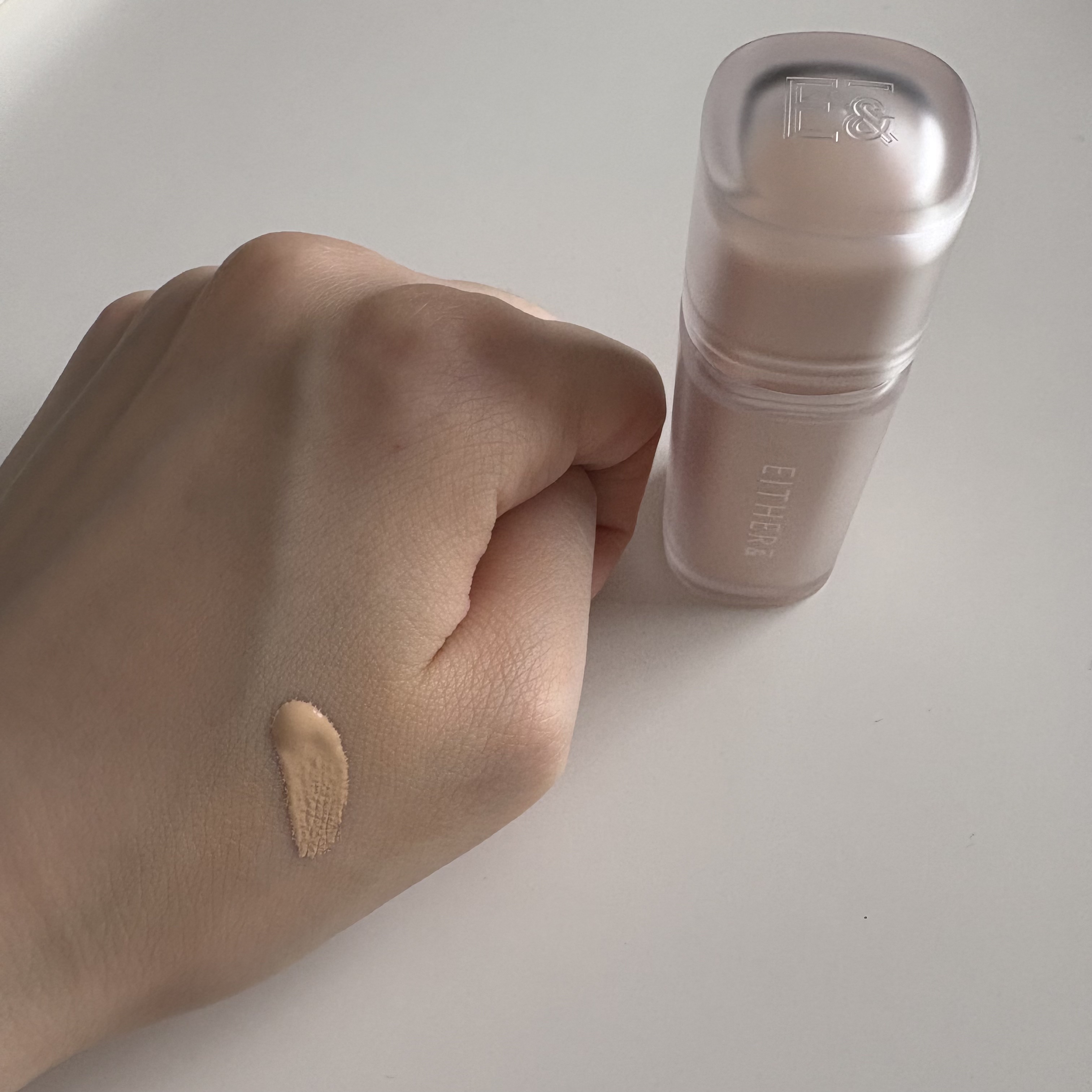 Skin Fit UV Concealer 1.0 ヌードベージュ /EITHER＆/リキッドコンシーラーを使ったクチコミ（2枚目）