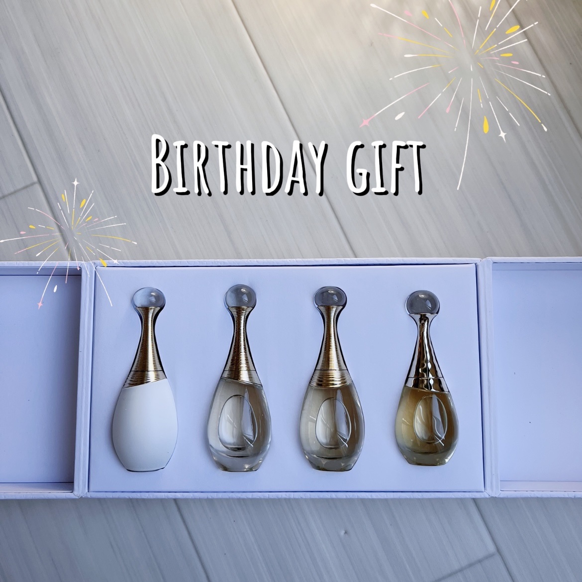 今月30歳になりまして...🌻 ̖́-  
 大好きなDiorからバースデイギフト いただきました🎁｡˚✩
 そしてこれまた 大好きなジャドールのディスカバリーセット🫧
 ジャドールの香りが大好き///
 みてるだけで幸せになれる詰め