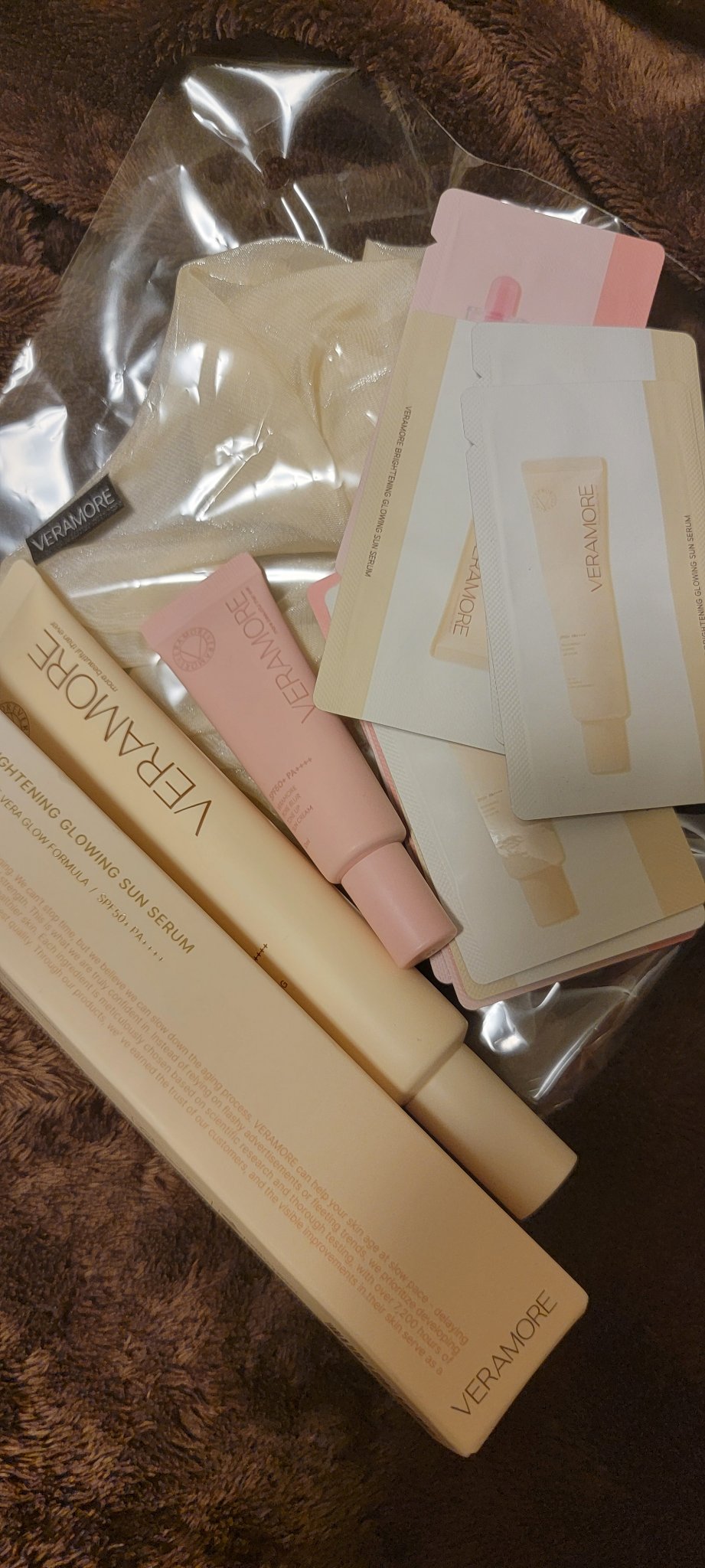 VERAMORE BRIGHTENING GLOWING SUN SERUM/VERAMORE/日焼け止めローションを使ったクチコミ（1枚目）