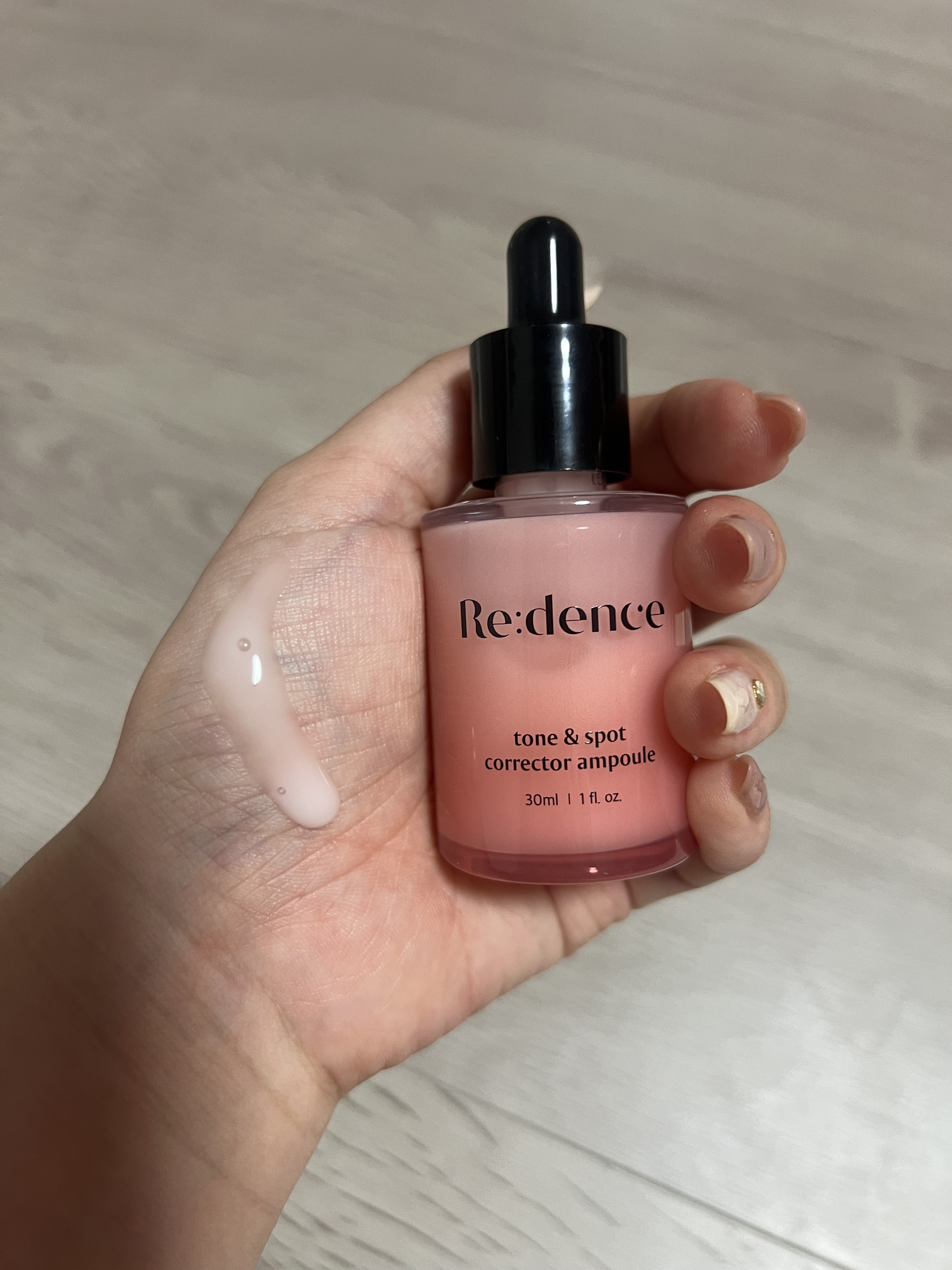 
Re:dence コレクターアンプル

シミ集中美容系💓

ピンク色で見た目可愛い！
シミや色素沈着などに悩んでるので継続的に使っていってみます！とろっとしたテクスチャで伸びも良くベタつきもなし！

変化があればいいなあ〜💓