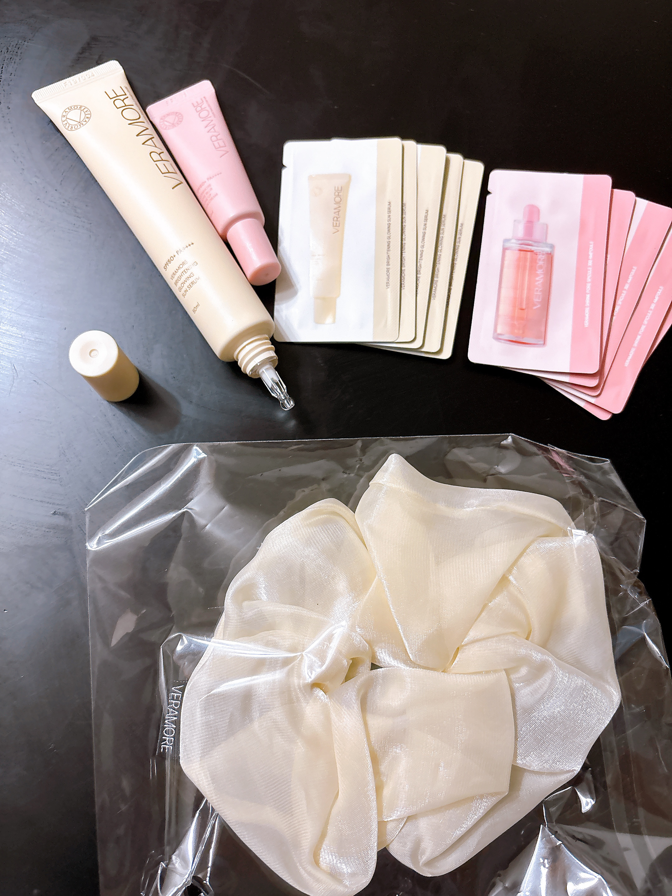 VERAMORE BRIGHTENING GLOWING SUN SERUM/VERAMORE/日焼け止めローションを使ったクチコミ（1枚目）