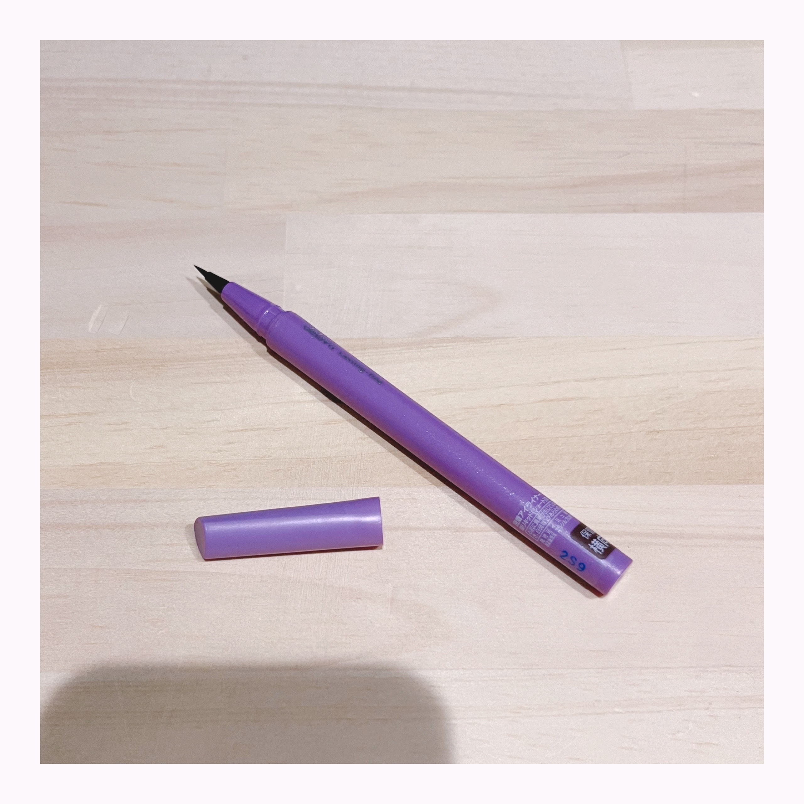 男顔のため、あまりめぢからを入れるためのメイクをしてしまうと顔が険しくなるので、普段あまりアイライン描かないのですが、たまにはアイライン引いてメイクしたいなと思ってこちらを購入。


dejave デジャビュ
ラスティンファインE ショート