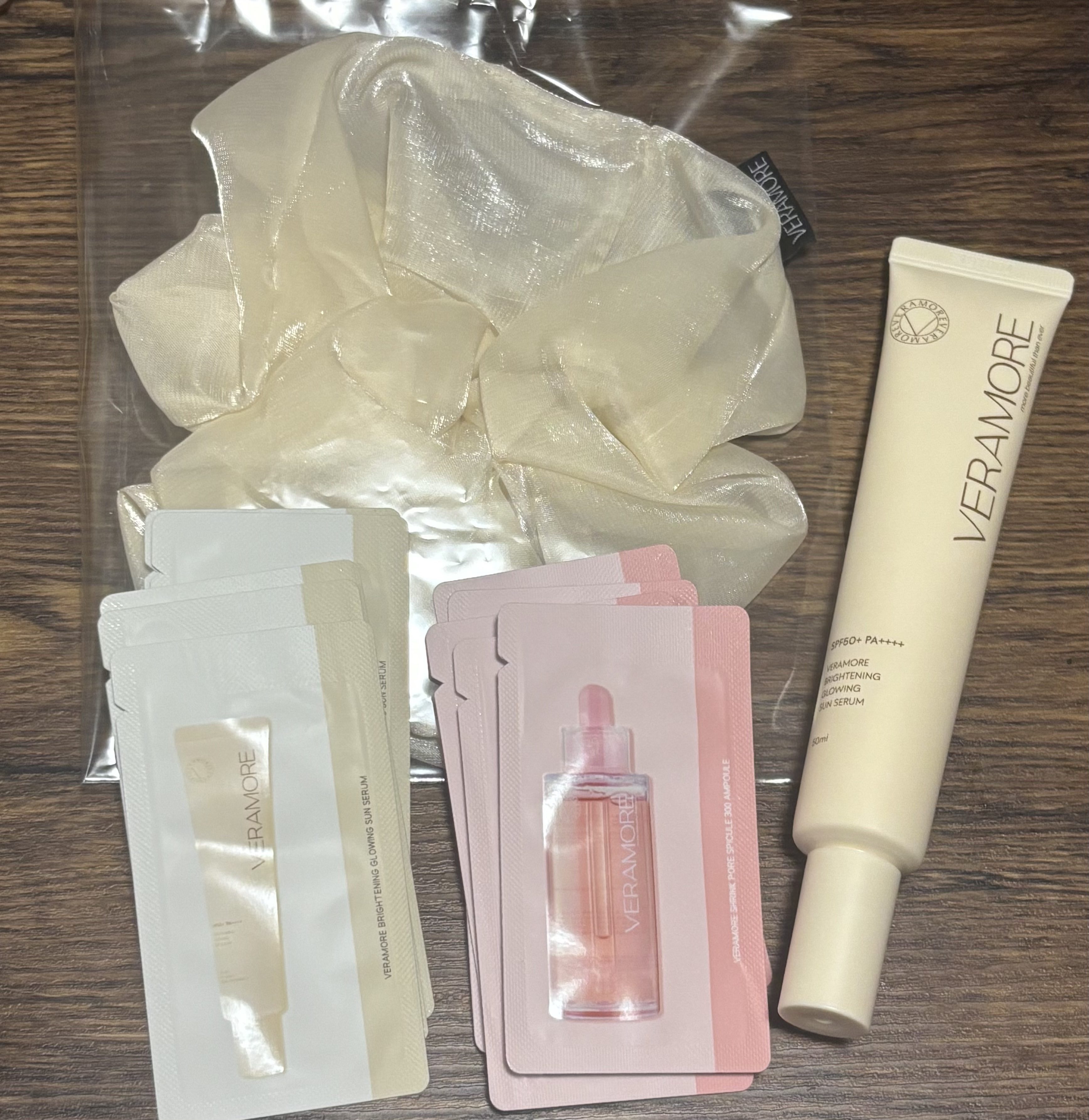 VERAMORE BRIGHTENING GLOWING SUN SERUM/VERAMORE/日焼け止めローションを使ったクチコミ（1枚目）