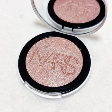 NARS ライトリフレクティング ルミナイジングパウダー/NARS/パウダーハイライトを使ったクチコミ(1枚目)