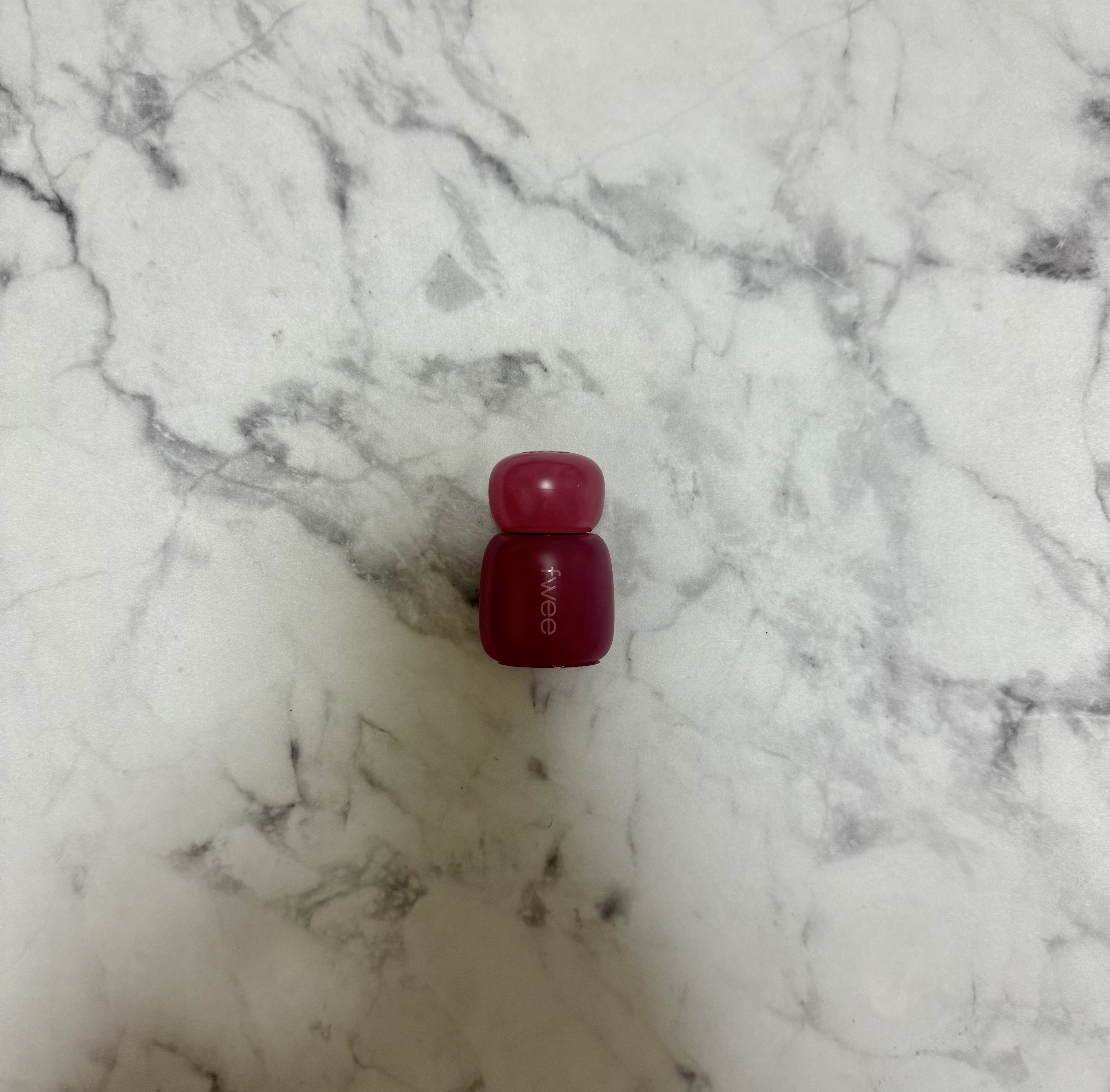 フィー ピンクオブセッションステイフィットティント/fwee/リップティントを使ったクチコミ（2枚目）