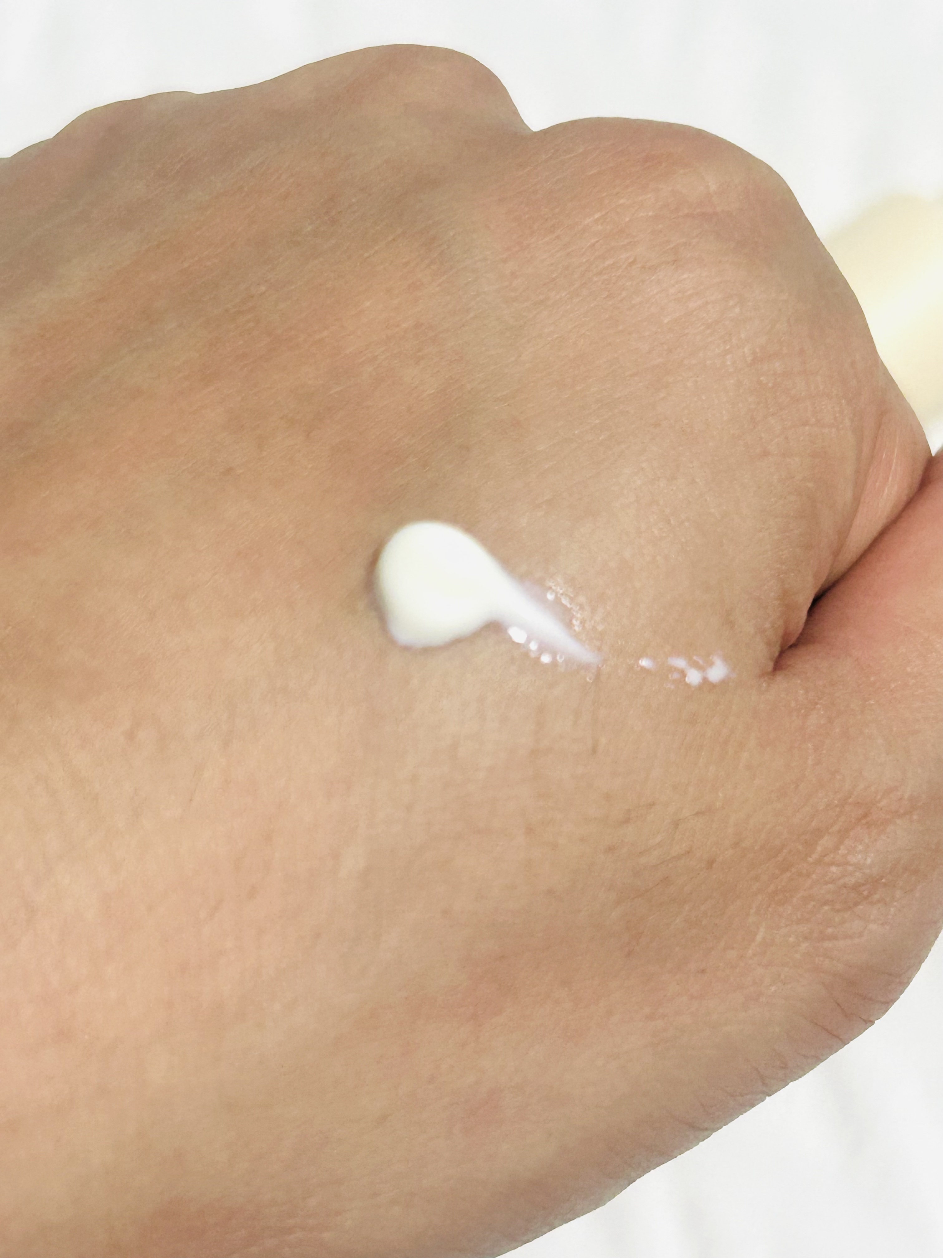 VERAMORE BRIGHTENING GLOWING SUN SERUM/VERAMORE/日焼け止めローションを使ったクチコミ（2枚目）