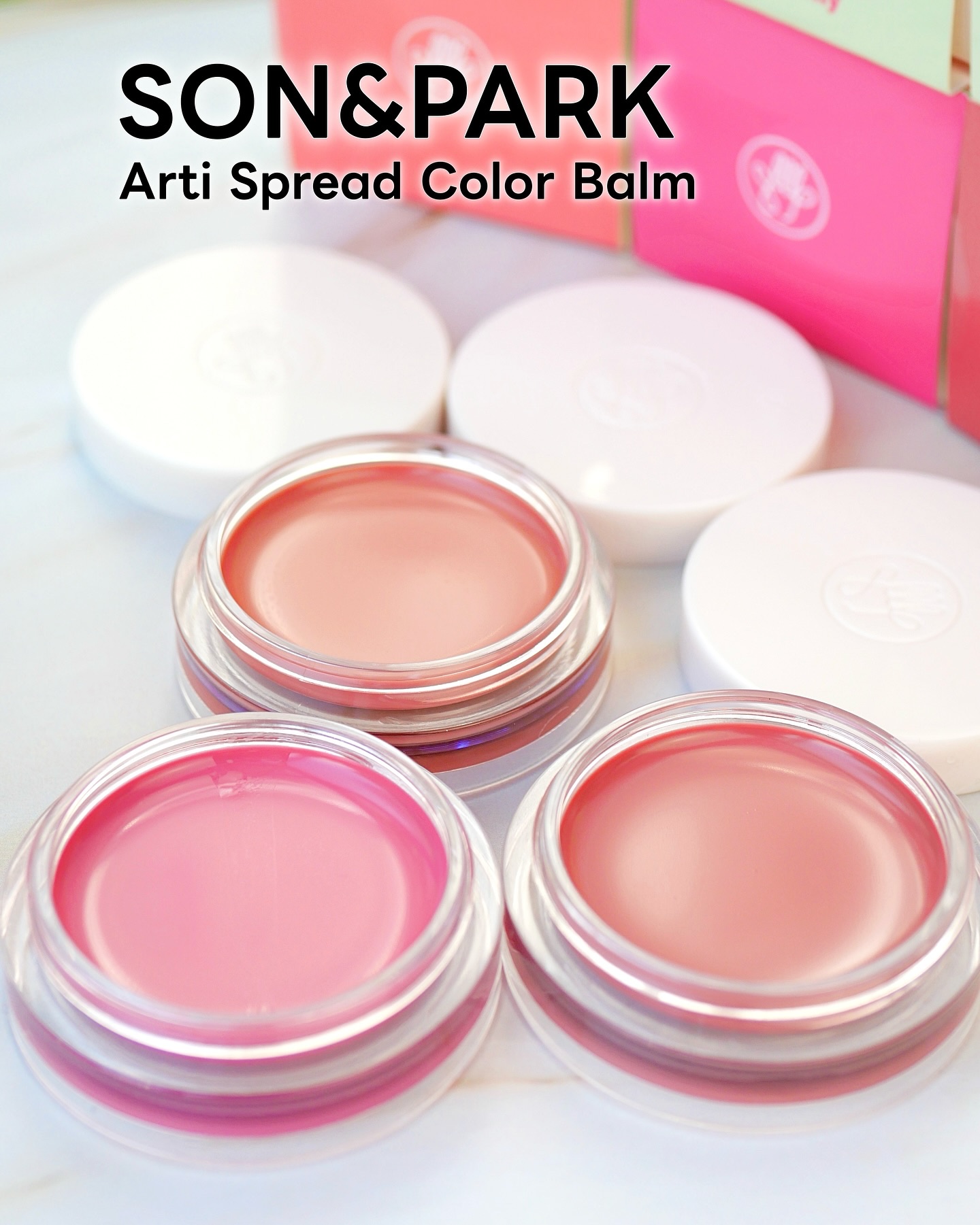 韓国コスメブランド「SON&PARK(ソンアンドパク)」のリップ＆チークバームを使わせて頂いた。

■ソンアンドパク アーティスプレッド カラーバーム
　 (税込660円　全3色)

唇や頬などマルチユースで使えるカラーバーム。
体温でなめ