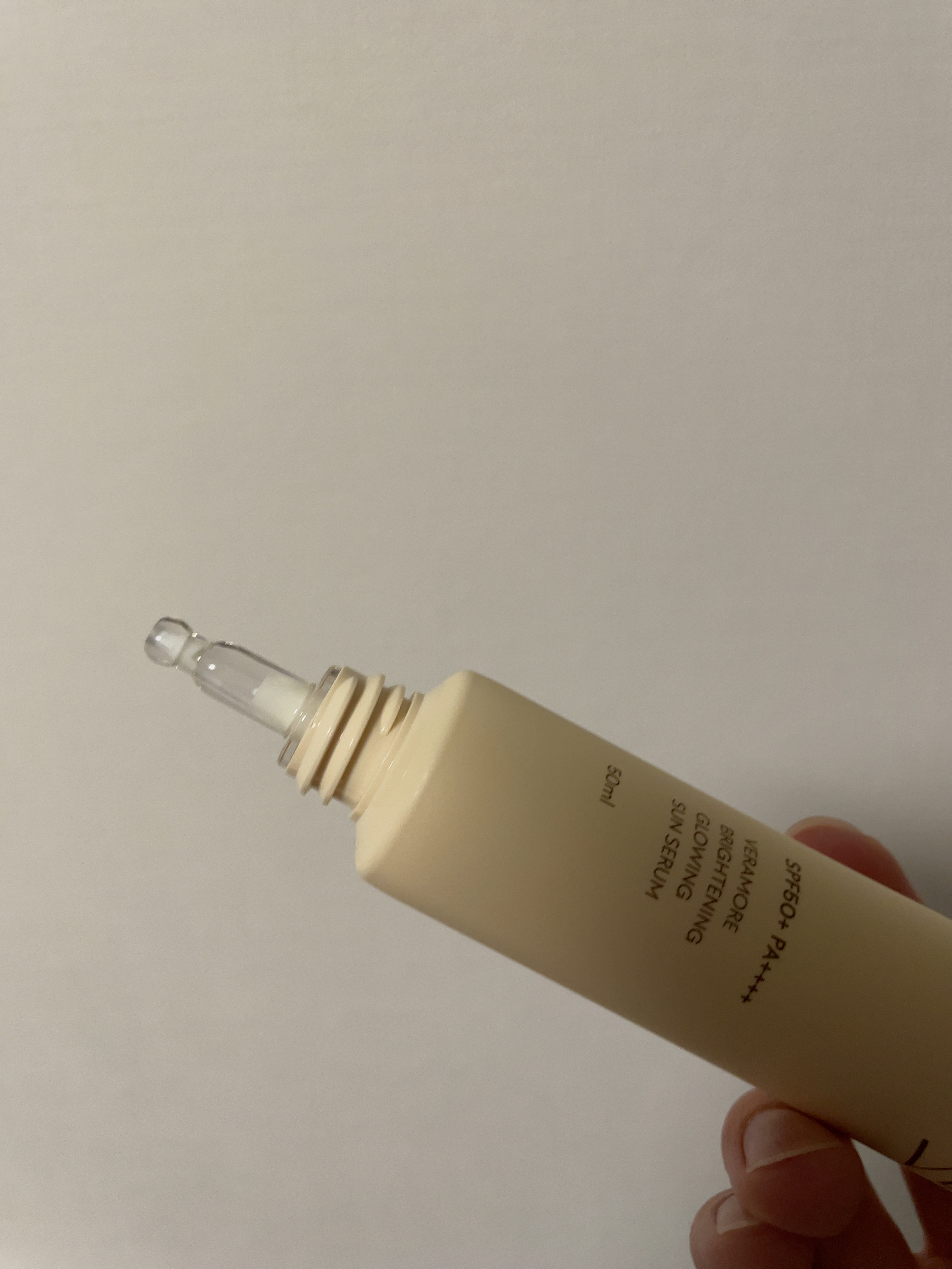 VERAMORE BRIGHTENING GLOWING SUN SERUM/VERAMORE/日焼け止めローションを使ったクチコミ（2枚目）