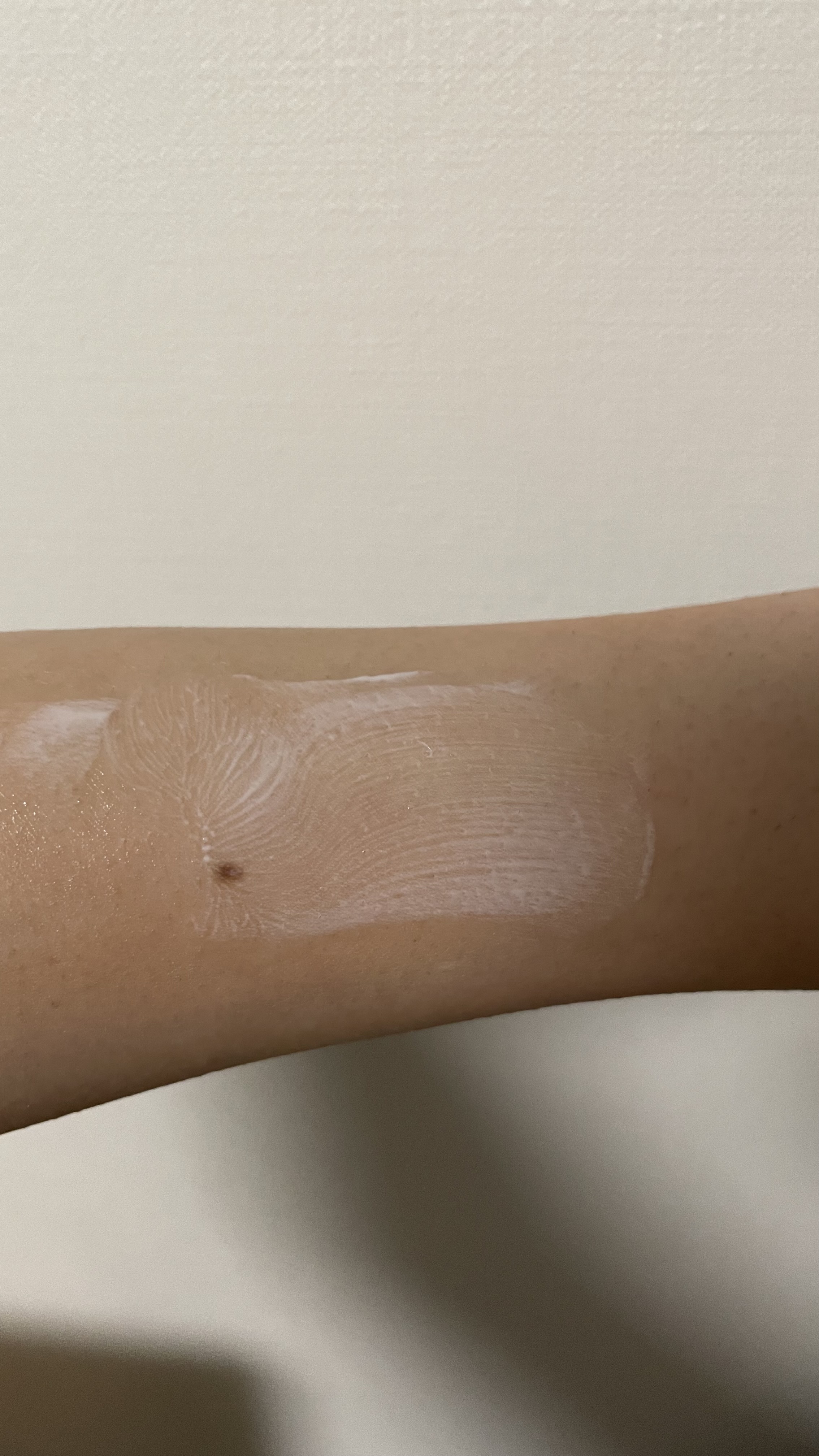 VERAMORE BRIGHTENING GLOWING SUN SERUM/VERAMORE/日焼け止めローションを使ったクチコミ（3枚目）