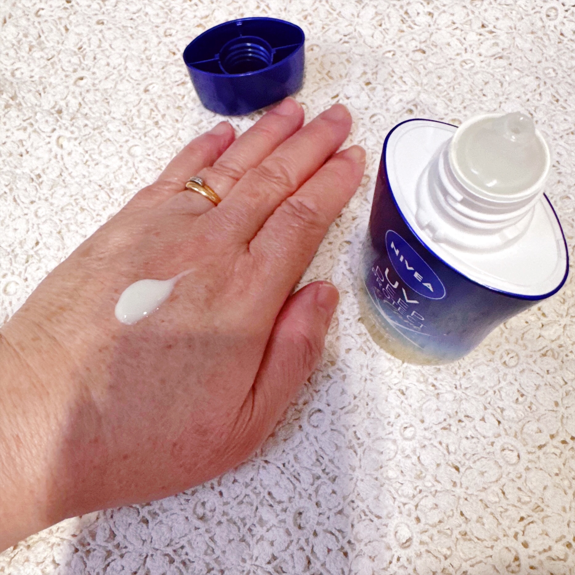 ニベアUV ディープ プロテクト＆ケア ジェル/ニベア/日焼け止めジェルを使ったクチコミ（2枚目）