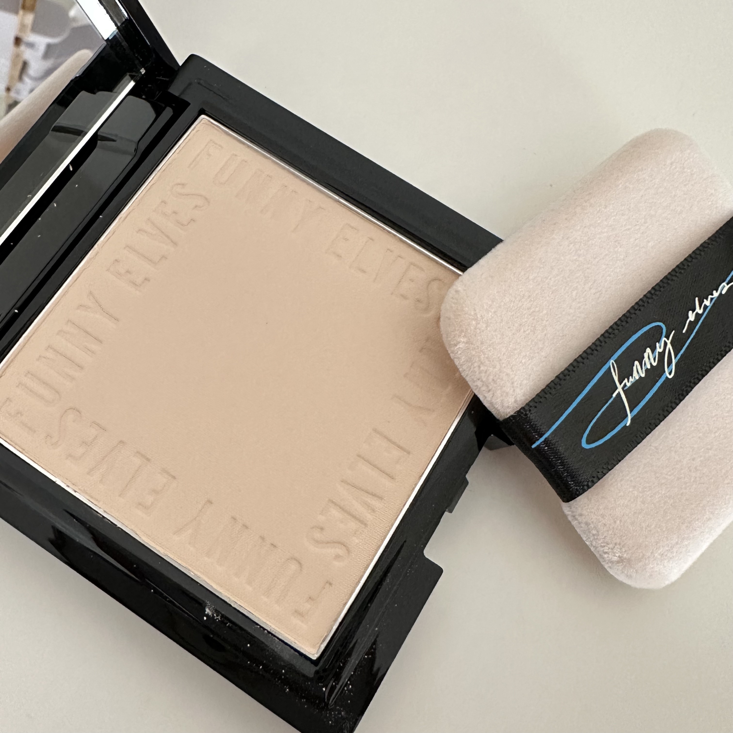 UVソフトマットプレストパウダー/FUNNY ELVES方里/プレストパウダーを使ったクチコミ（3枚目）