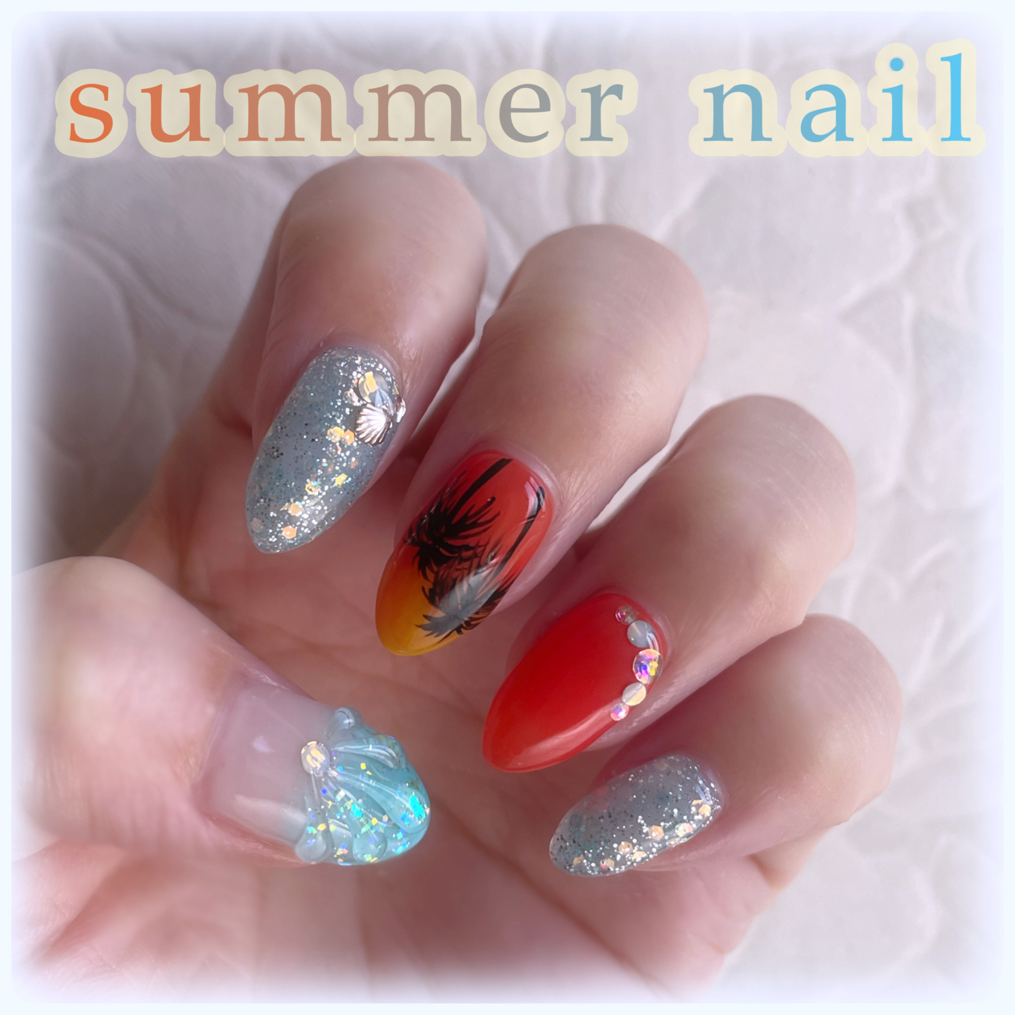   新しくネイル変えてきました✨


夏っぽい感じにしたかったのでオレンジ

の明るいカラーと🧡 水色のカラーで🩵

仕上げてもらいました🤭💓


組み合わせたことないカラーなので
新鮮で気に入ってます☺️



