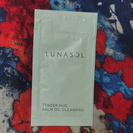 LUNASOL テンダーハグ バームオイルクレンジングのクチコミ「LUNASOL🌿
テンダーハグ バームオイルクレンジング
精油の良い香り
乳化しなくて良.....」(1枚目)