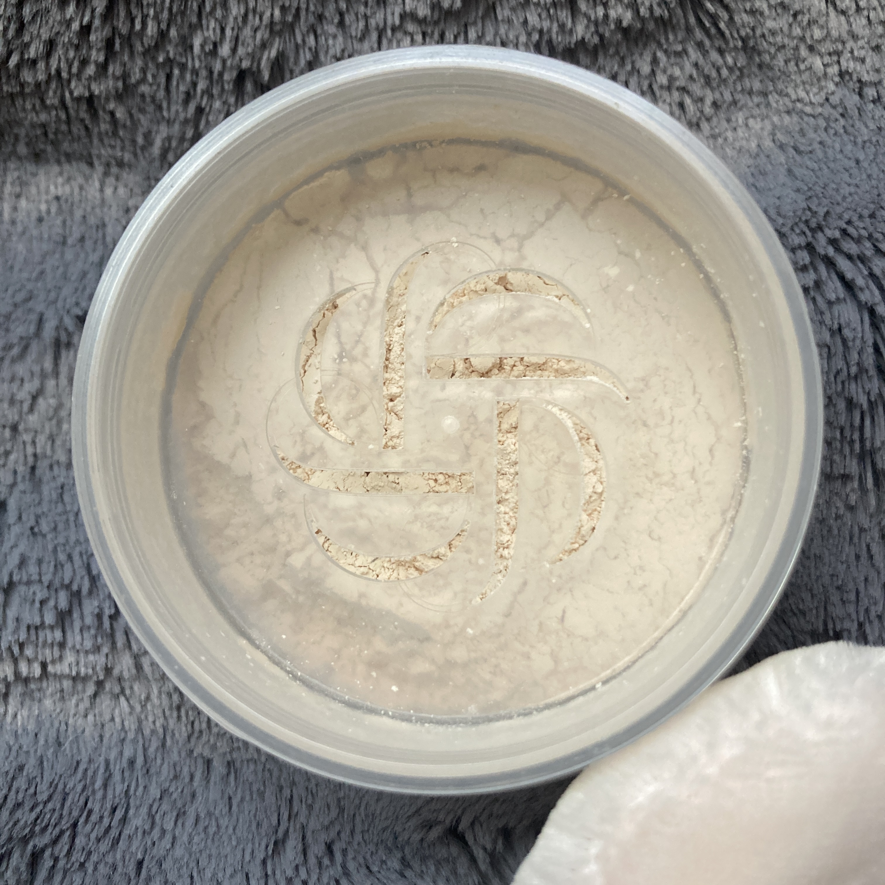 ルース パウダー 06 nude matte beige/DECORTÉ/ルースパウダーを使ったクチコミ（2枚目）