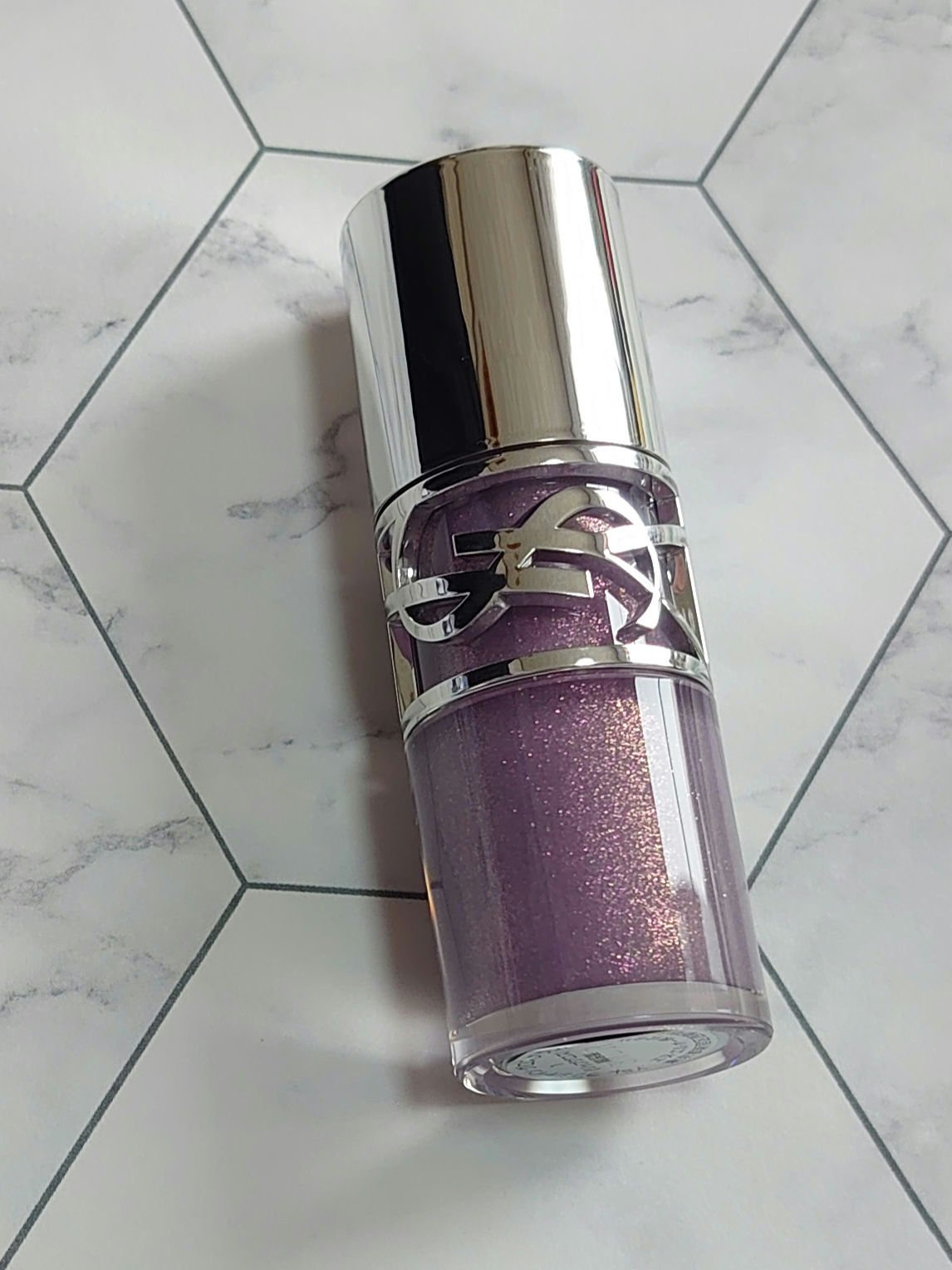 こんにちは☺️❤️❤️❤️
今回はYSLのラブシャイン グロスプランパー、色は#1サンダー スティーラーを投稿いたします😆💞

💜公式より引用💜
商品説明

大胆なツヤ。ハグするプランプ。

ひと塗りで大胆なツヤとぷっくりした唇*1