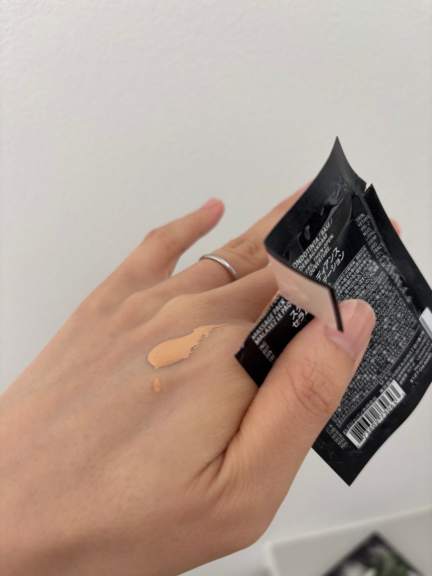 スタジオ ラディアンス セラム ファンデーション/M・A・C/リキッドファンデーションを使ったクチコミ(3枚目)