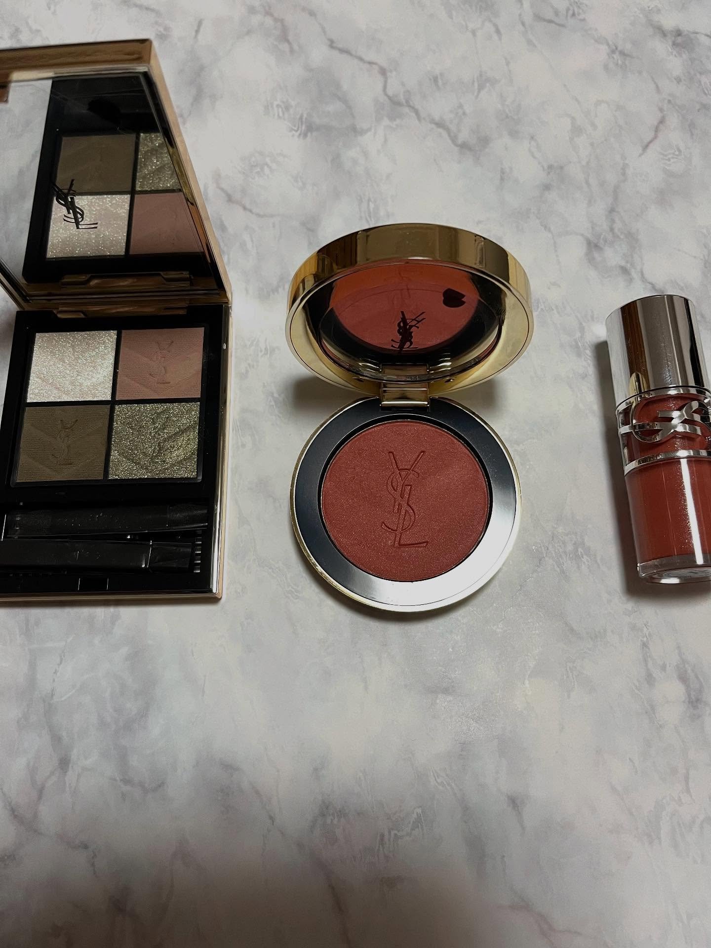 YVES SAINT LAURENT BEAUTE
クチュール ミニ クラッチ
No.830　アンエクスプロード ガーデン

カーキアイシャドウ
ドキドキしながら使ってみたけどめっちゃかわいい🤩
ラメがどっちもかわいいし
秋っぽくてステキ