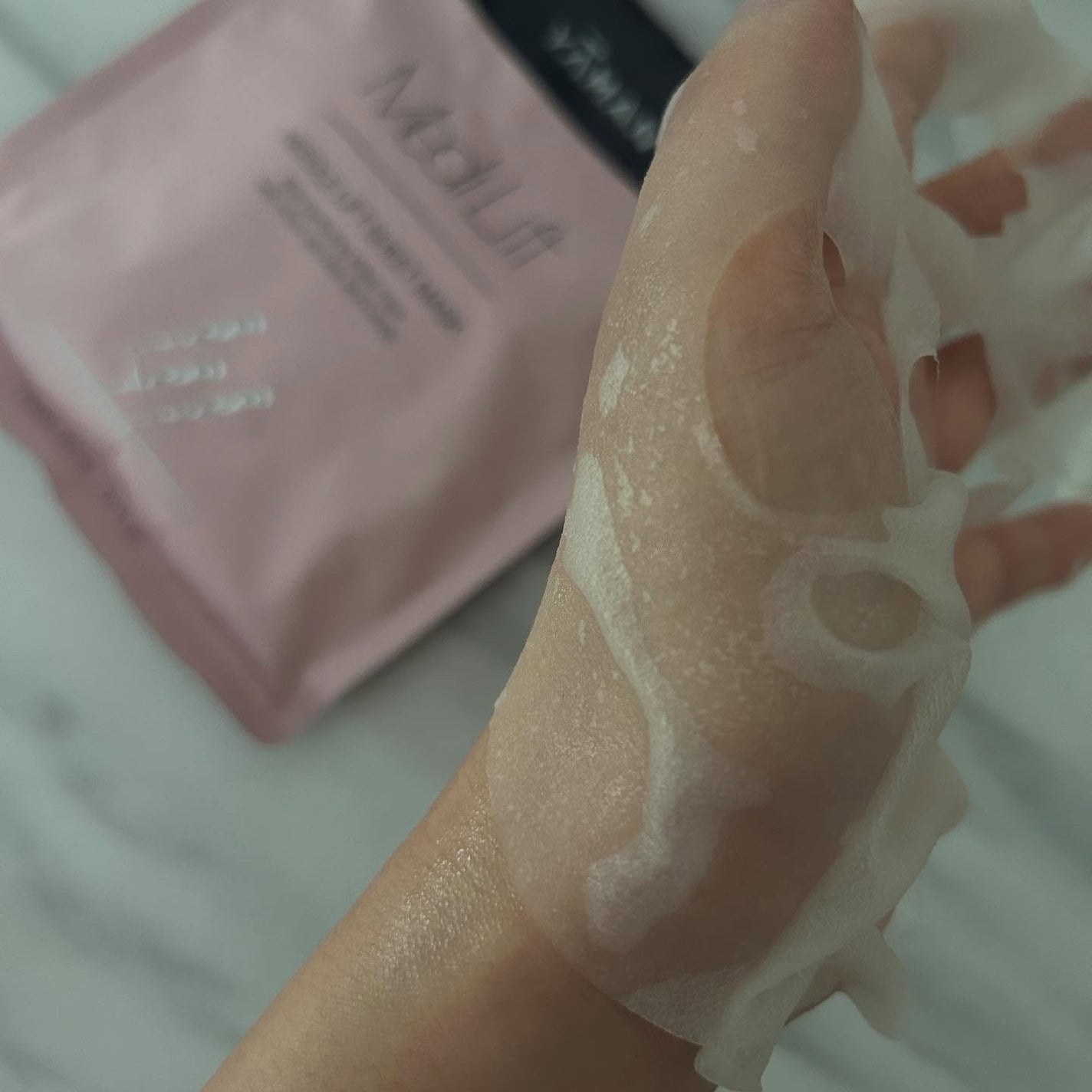 waco on LIPS 「ヤーマンメディリフトニードルリフトシートマスク1枚でハリ・ツヤ..」(4枚目)