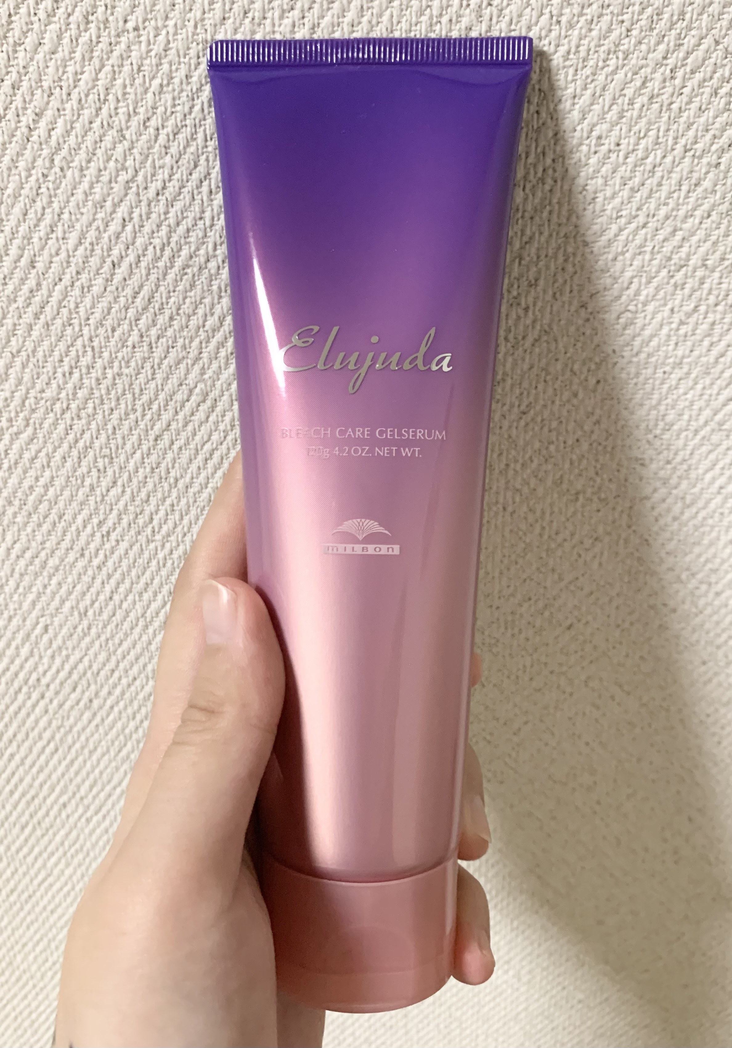 ミルボン　エルジューダ ブリーチケア ジェルセラムです

ブリーチに特化した洗い流さないトリートメントジェル✨


毛髪のダメージ部分に作用し、
髪をやわらかくするカオチン性成分や、
ダメージによってタンパク質が減少した髪に
しっかり吸着す