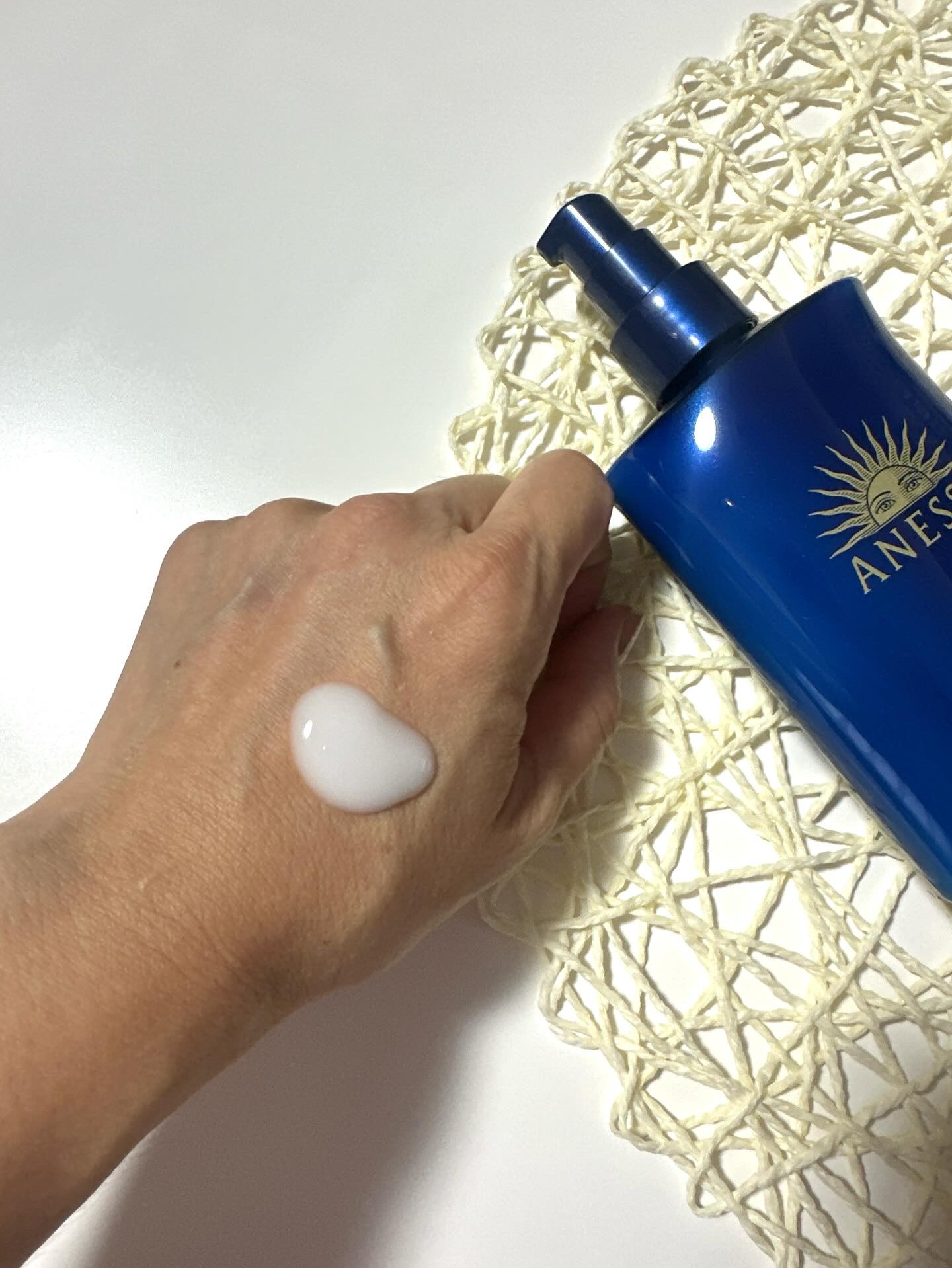 アネッサ　スキンセラム<医薬部外品>/アネッサ/フェイスクリームを使ったクチコミ（2枚目）