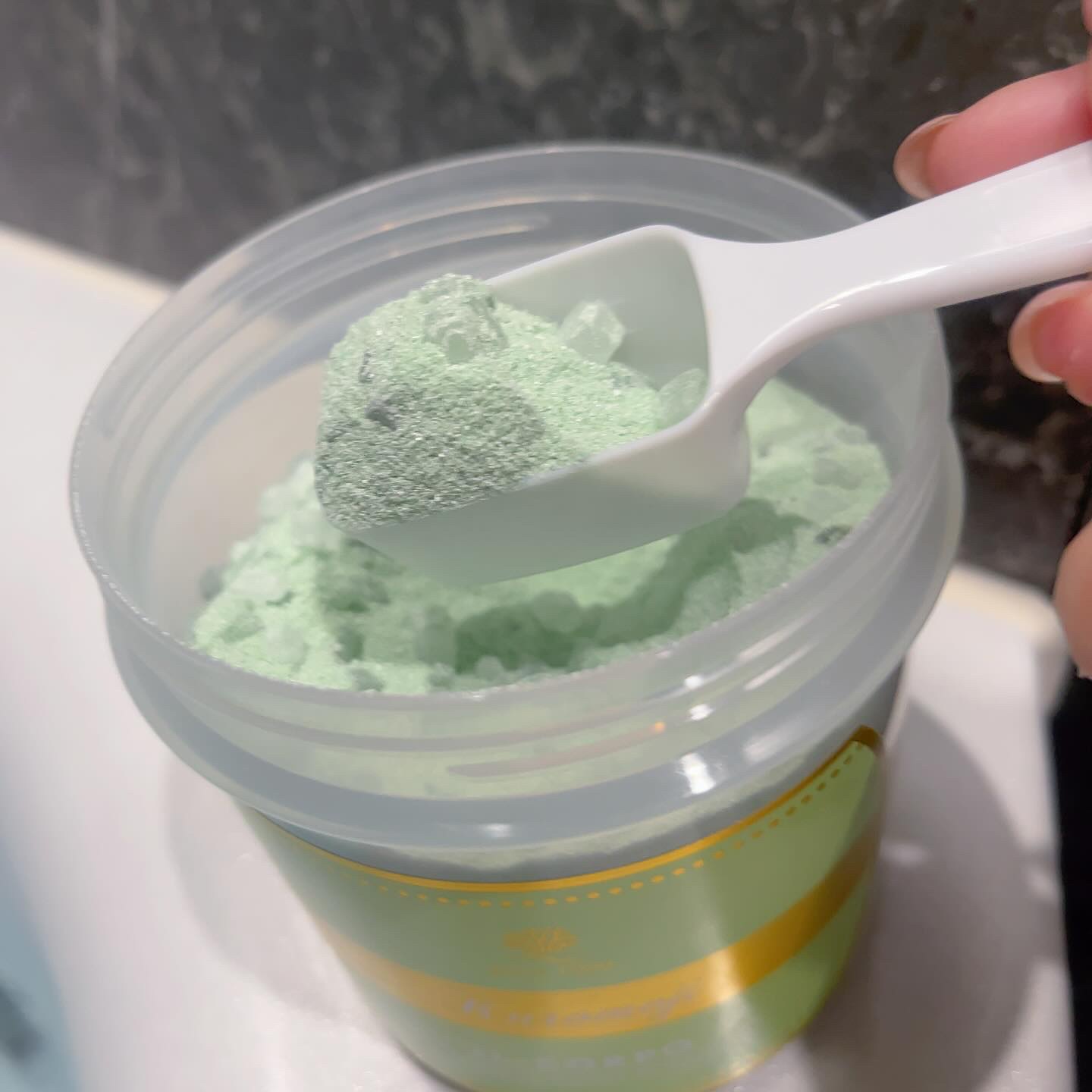 ミネラルバスパウダークロモジ/イルコルポ/無機塩系入浴剤を使ったクチコミ（2枚目）