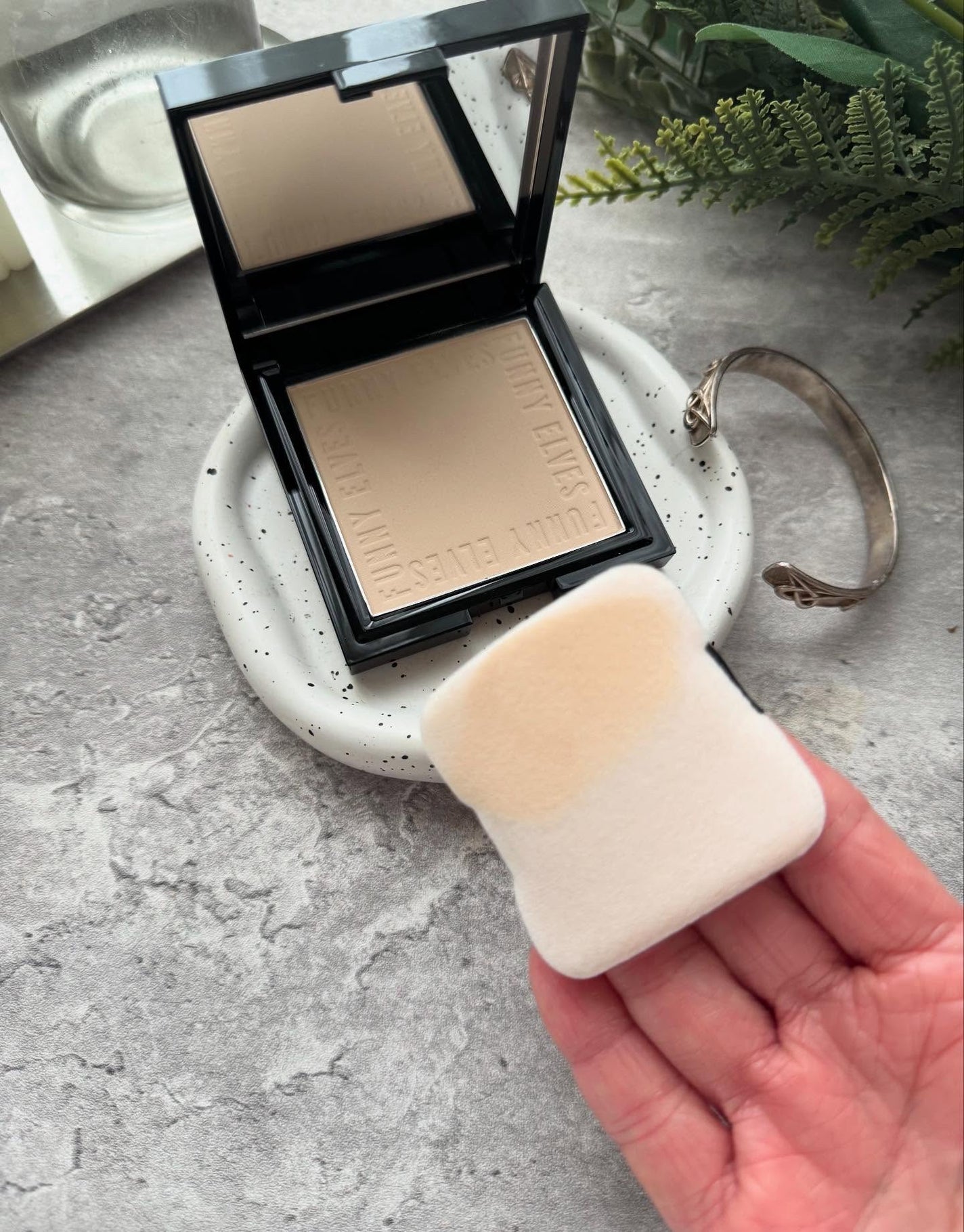 UVソフトマットプレストパウダー/FUNNY ELVES方里/プレストパウダーを使ったクチコミ(2枚目)