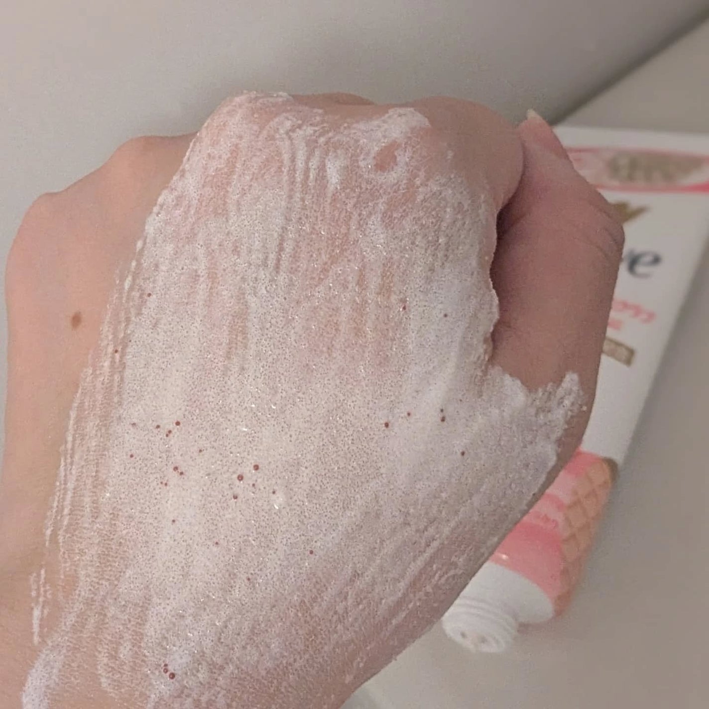 ダヴ ふわとろ クリーミースクラブ ザクロ&シアバター/ダヴ/ボディスクラブを使ったクチコミ(5枚目)