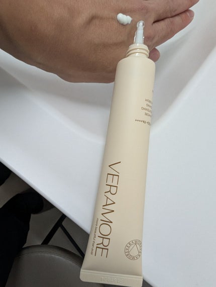 VERAMORE BRIGHTENING GLOWING SUN SERUM/VERAMORE/日焼け止めローションを使ったクチコミ(2枚目)