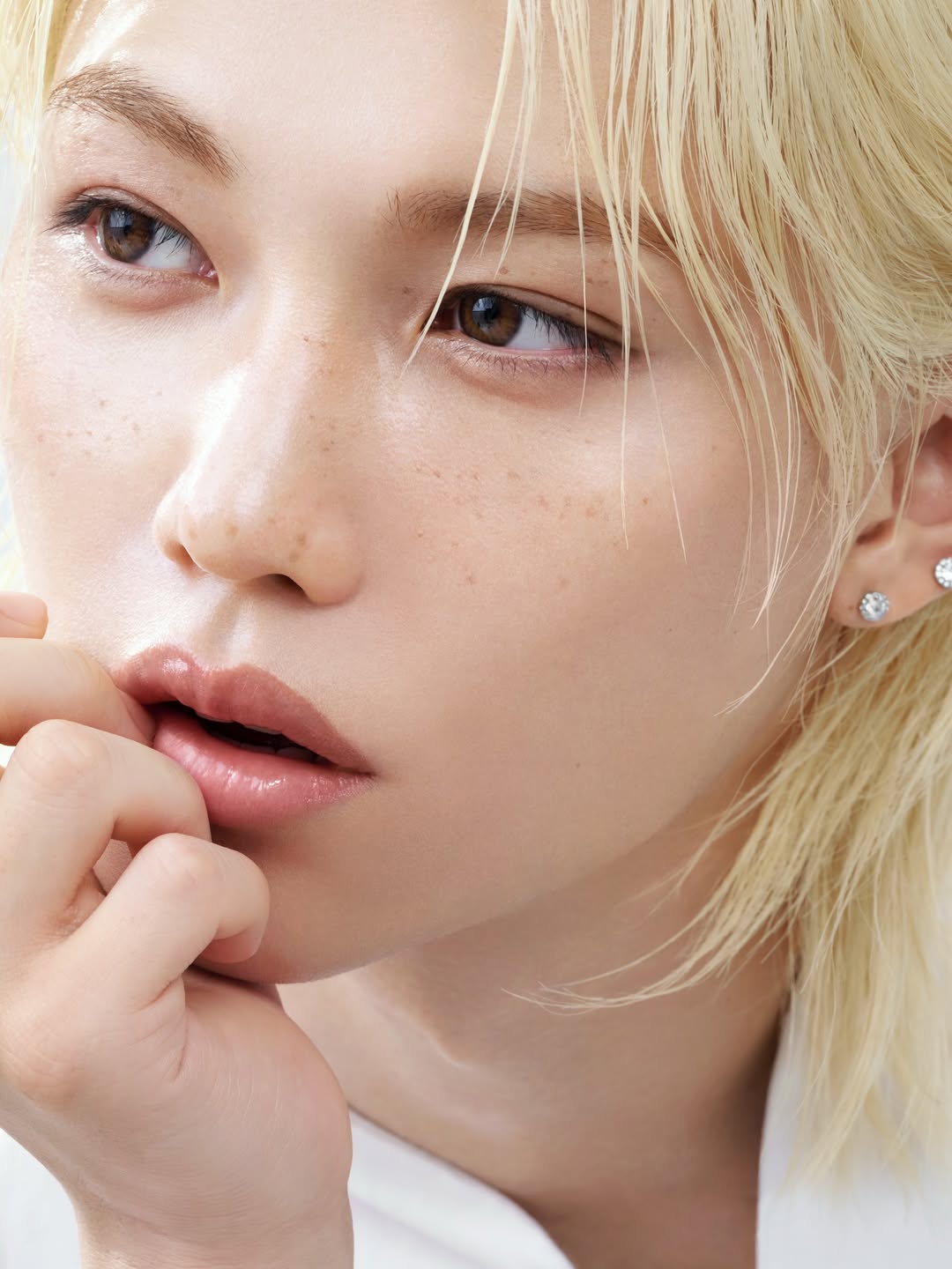 【HERA's New Global Ambassador🖤​】

HERAの新グローバルアンバサダーに就任✨
 
彼のエレガントで大胆な魅力は、HERAを象徴する
”ソウリスタ（Seoulista)”を体現しています。
 
HERAはグ