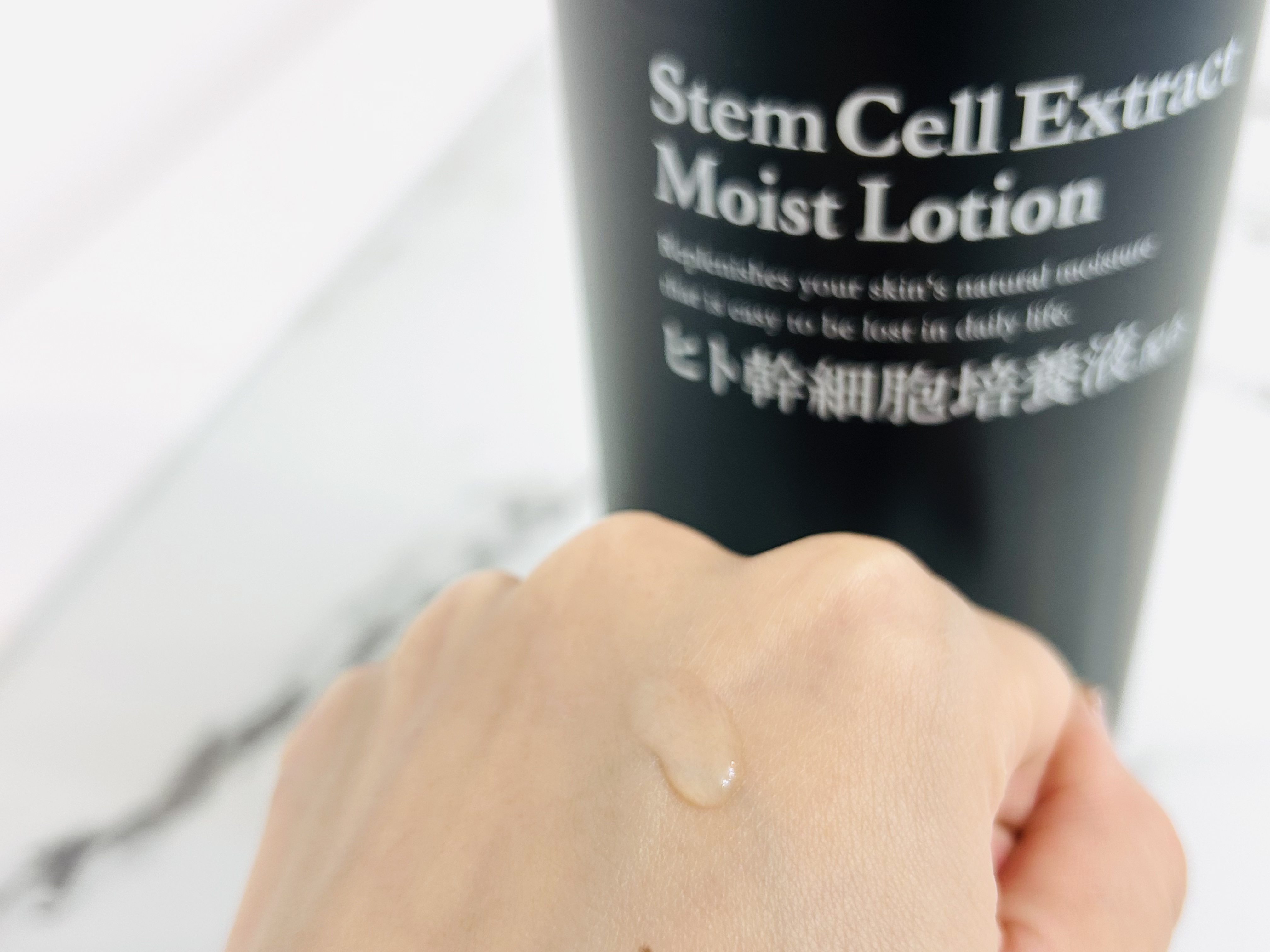 ヒト幹細胞培養液配合化粧水／黒/プラチナレーベル/化粧水を使ったクチコミ（2枚目）