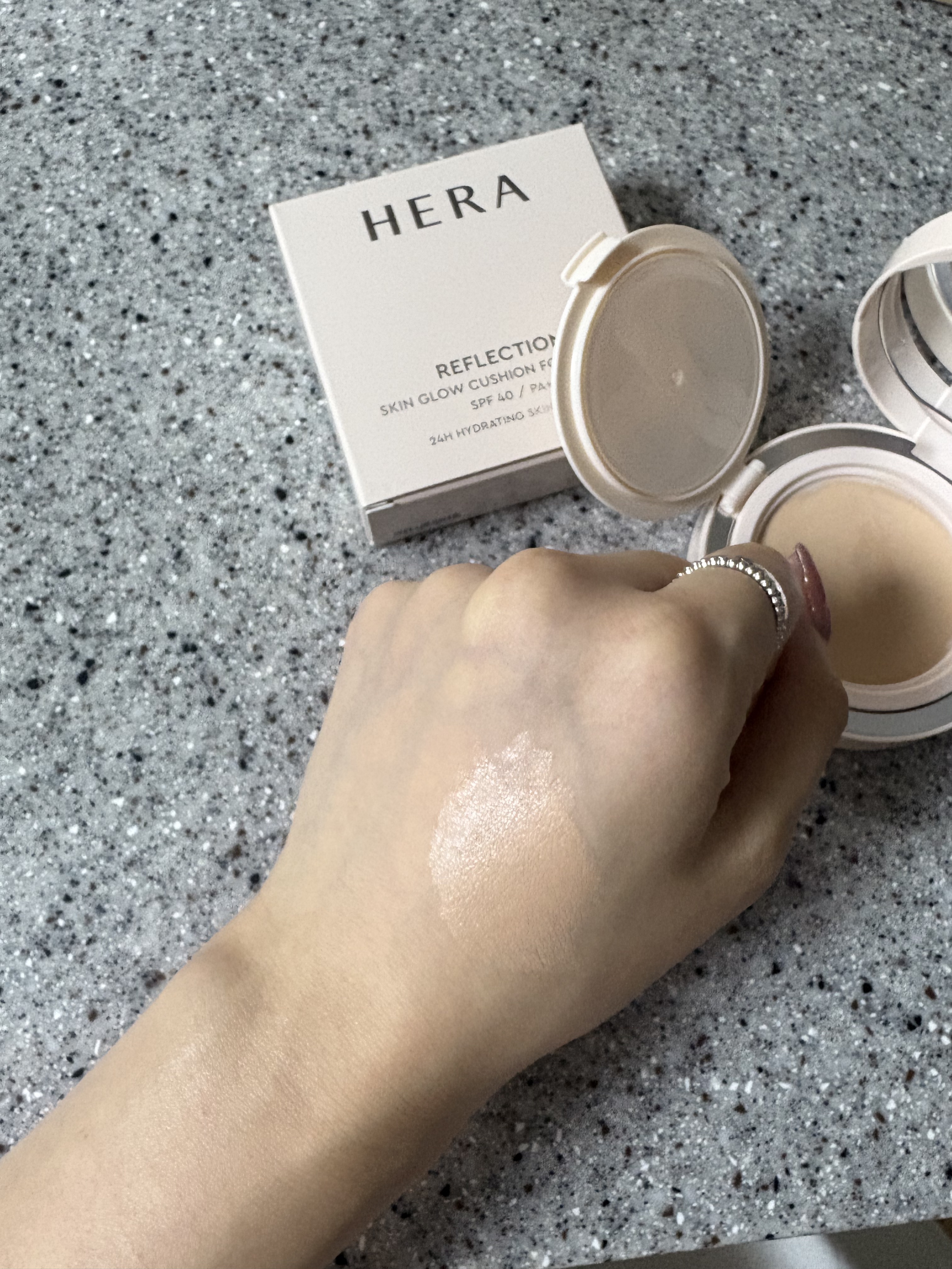 リフレクション スキン グロウ クッション ファンデーション/HERA/クッションファンデーションを使ったクチコミ（2枚目）