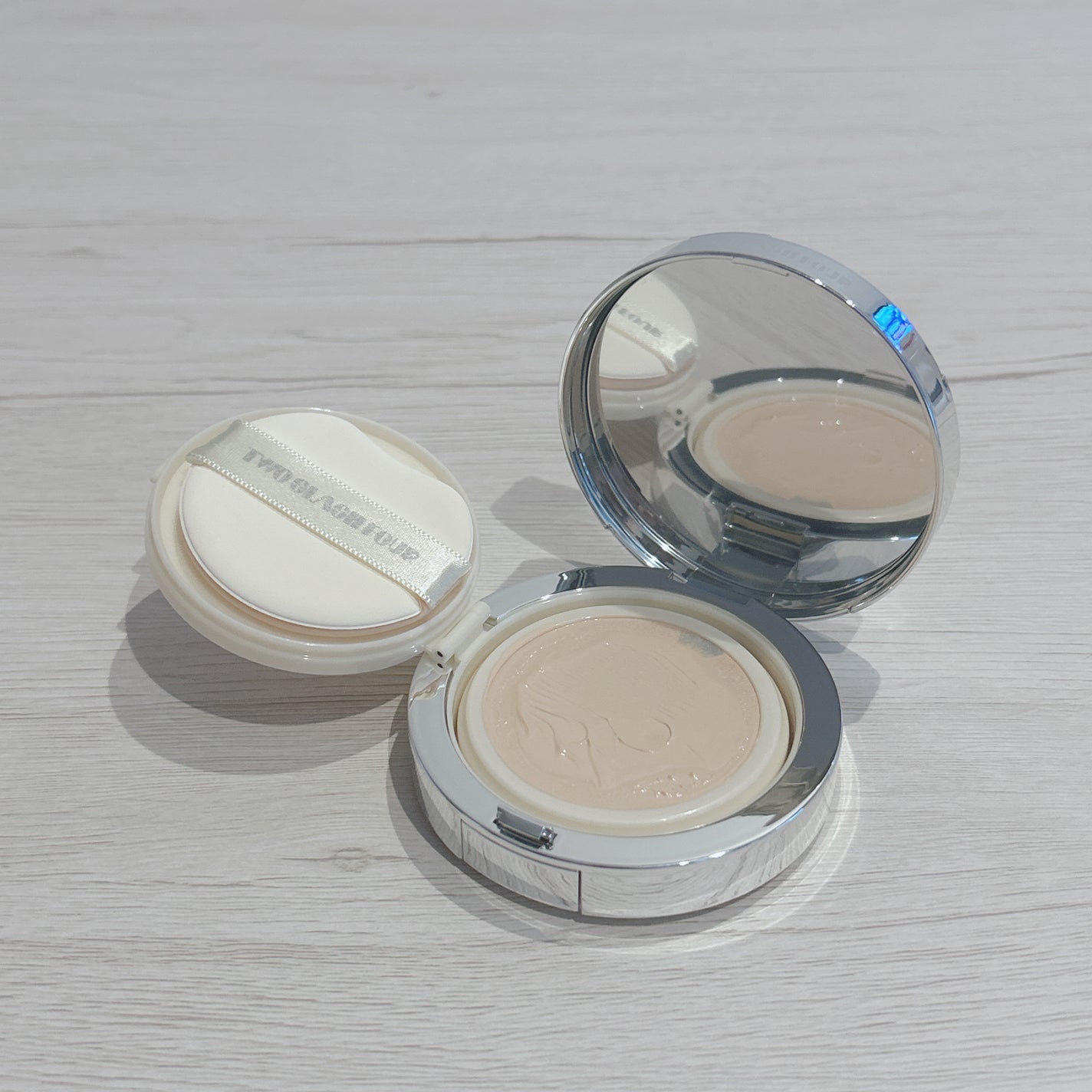 エンジェリックサテンクッション/TWO SLASH FOUR/クッションファンデーションを使ったクチコミ(2枚目)