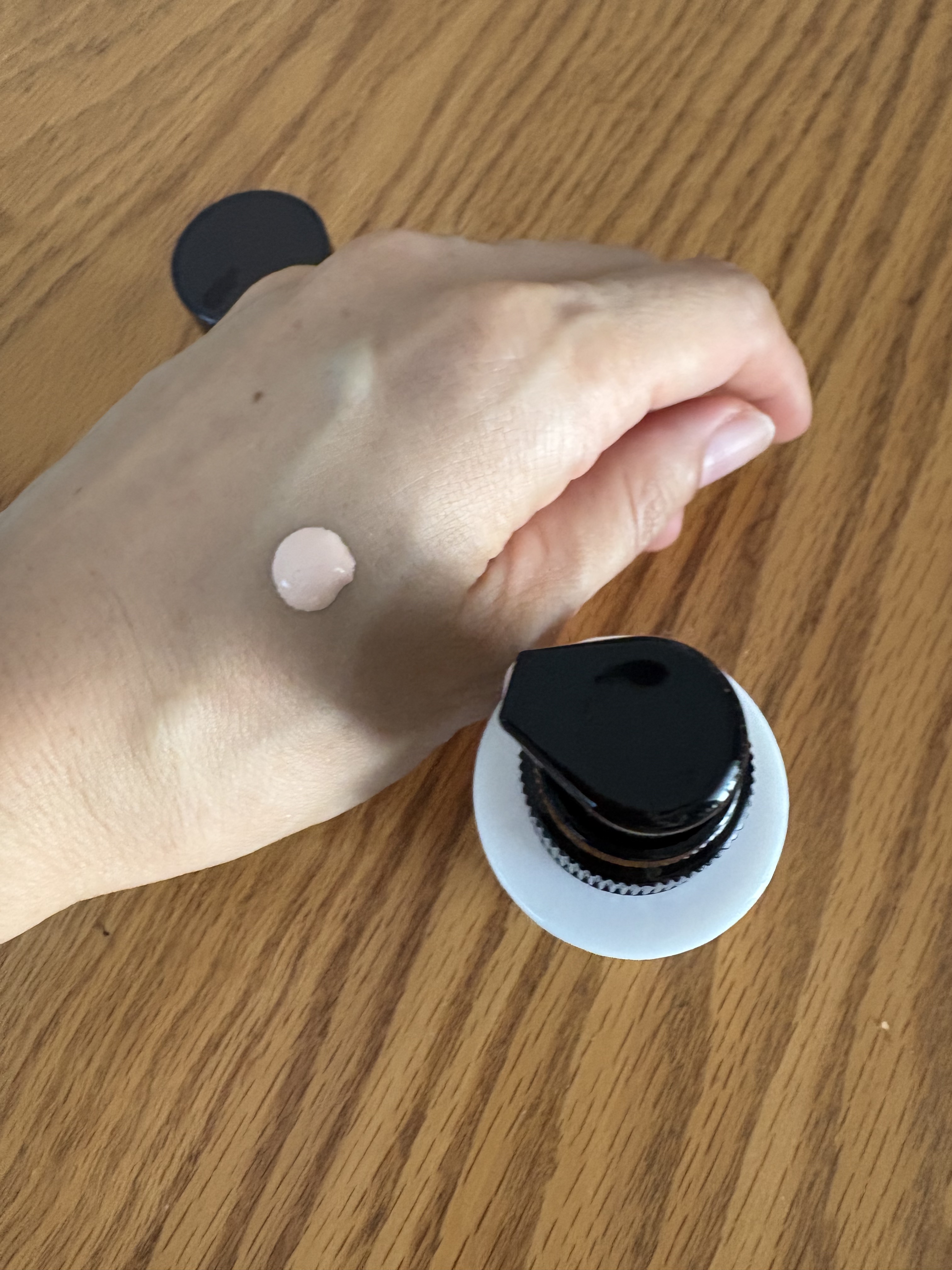 TUNEMAKERS 原液UVプロテクターのクチコミ「口コミが良かったので購入してみました。
全く刺激が無く敏感肌でも使えました。
今まではラロッシ.....」（2枚目）