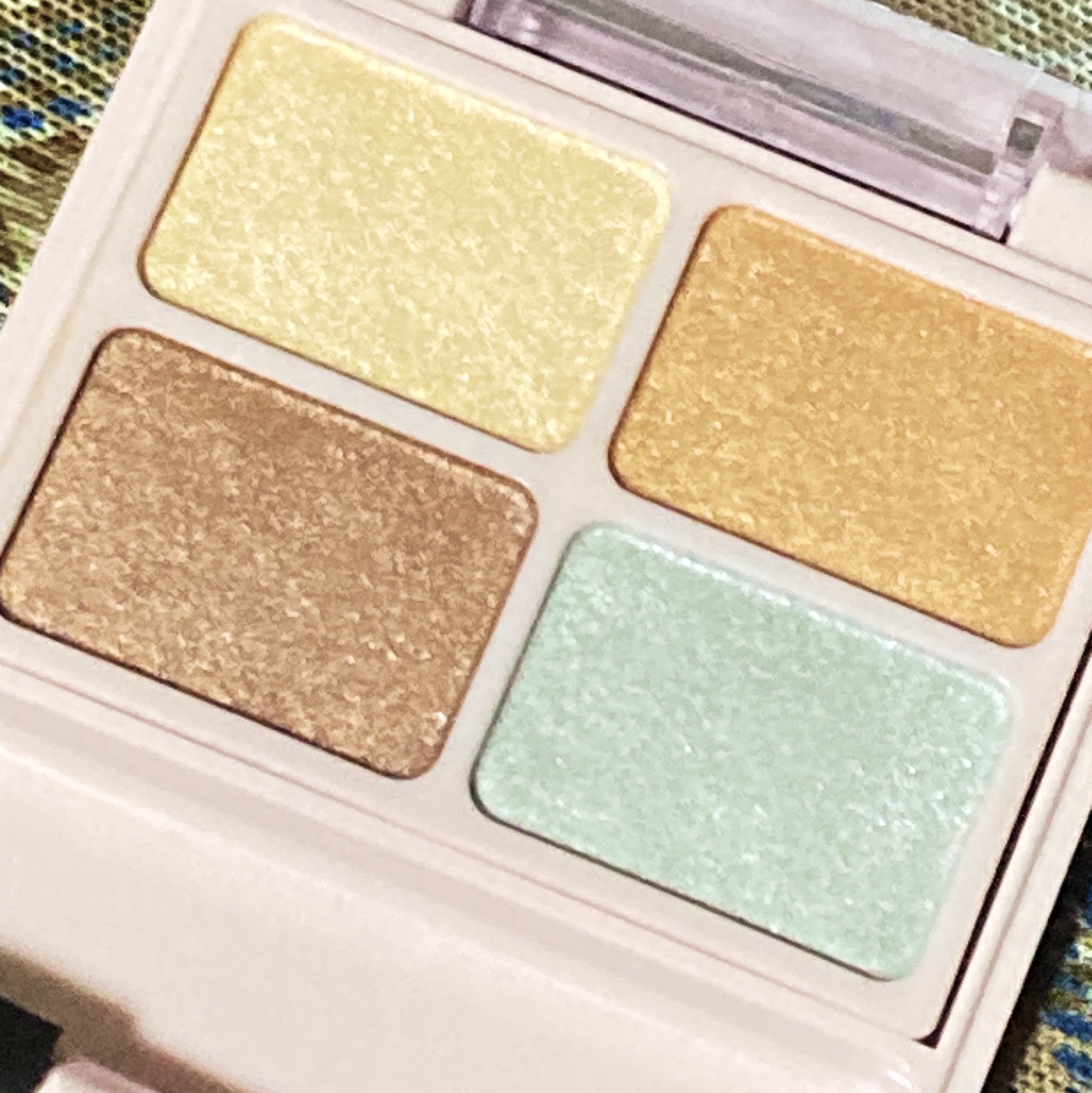 デイジードール アイカラー パレット/DAISY DOLL by MARY QUANT/アイシャドウパレットを使ったクチコミ（2枚目）