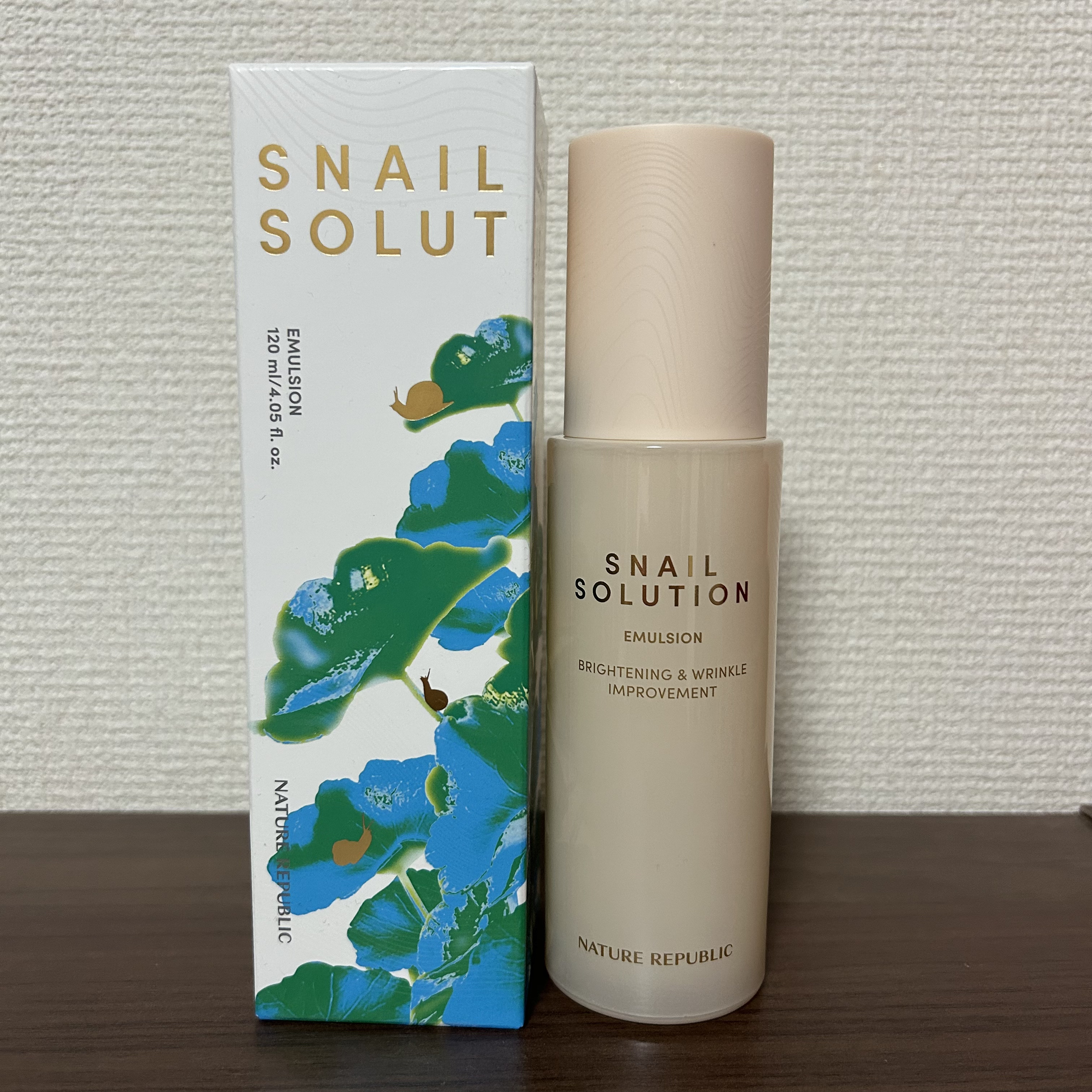 
乾燥やごわつきが気になっていたので夜のスキンケアに取り入れてみました✨
まずびっくりしたのが“とろみがあるのにベタつかない”使用感😻
肌にのばすとスッと広がり、やさしくなじんでくれます。

1週間半使用しましたが、使い続けていくと、肌の