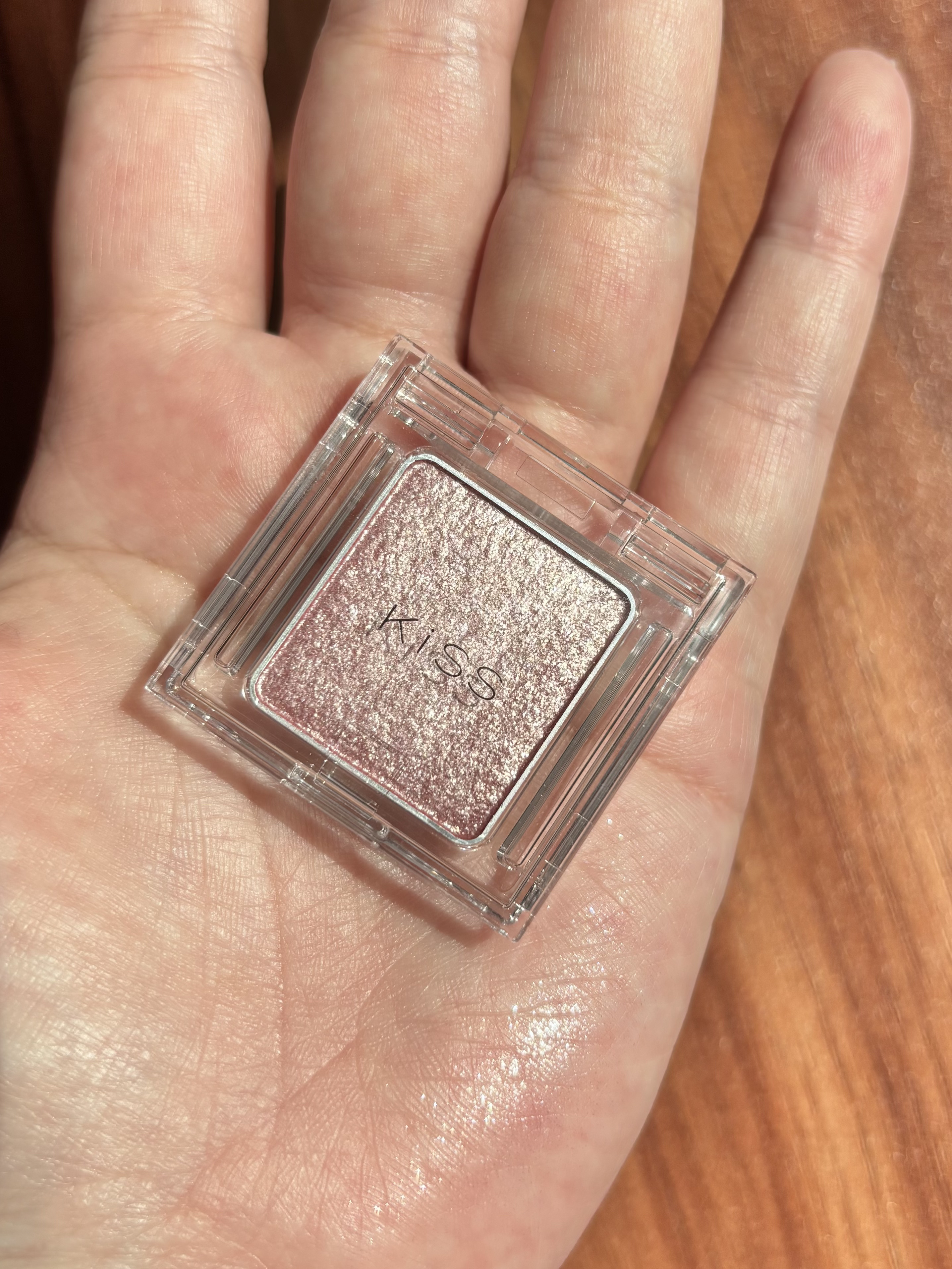 キス シアー グリッターアイズＮ 04 イスパハン/KiSS/単色アイシャドウを使ったクチコミ（2枚目）