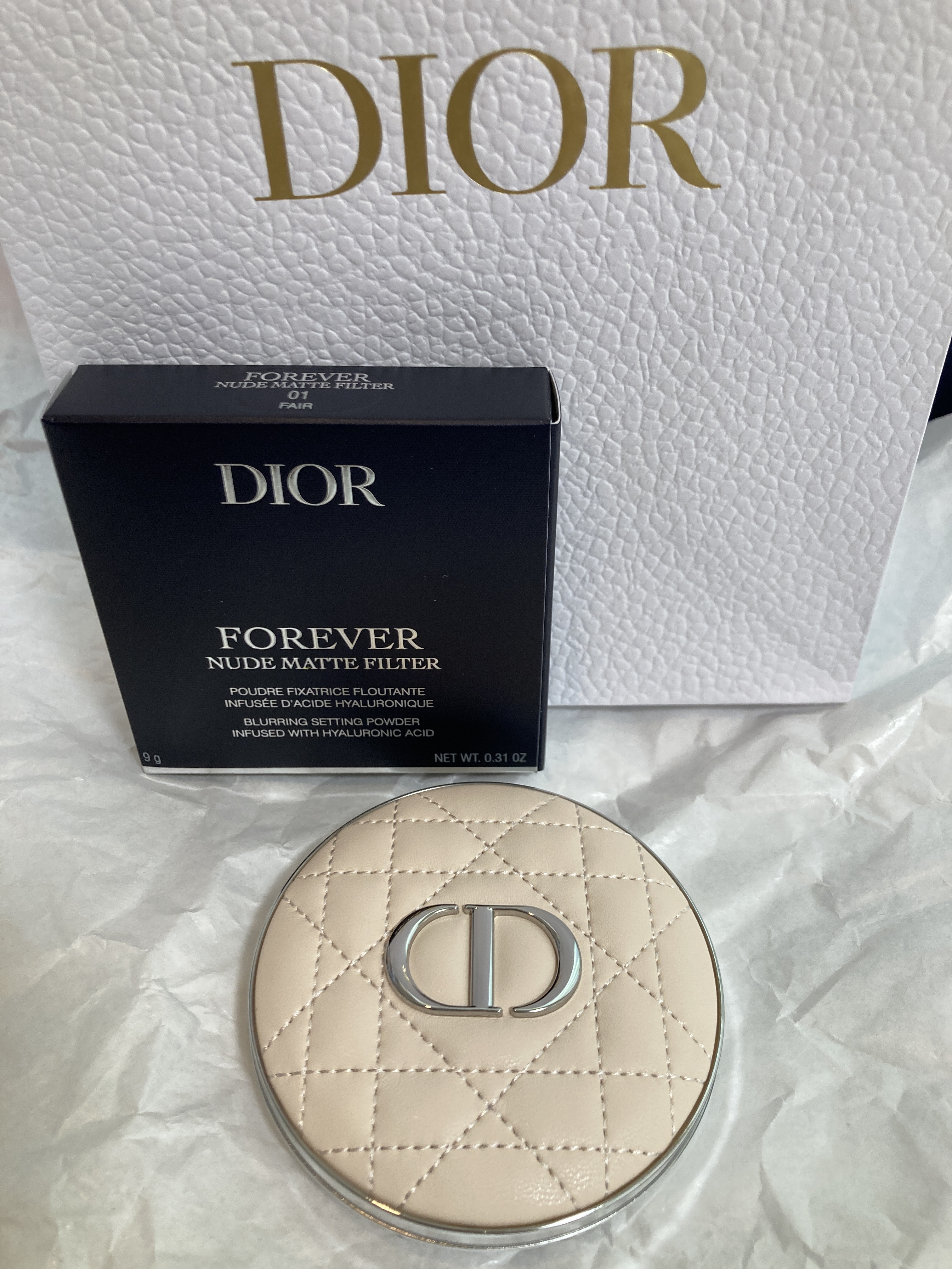 Dior ディオールスキン フォーエヴァー ヌード マット フィルターのクチコミ「毛穴を消してくれる優秀なパウダー。
重ね付けしてもキレイに仕上がりサラサラに。
小田切ヒロさん.....」（1枚目）