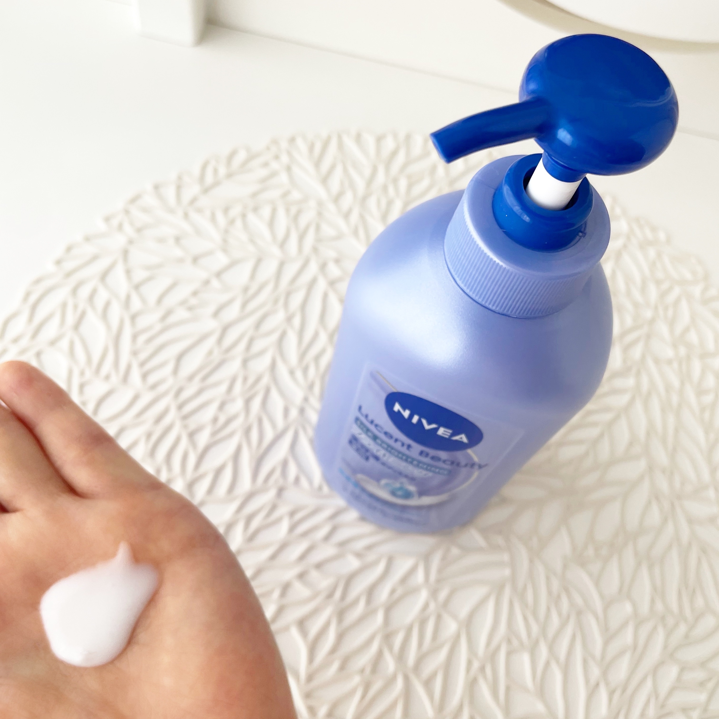 【医薬部外品】ニベア ルーセントビューティ シルクブライトニング ブライトニング美容液ボディミルク/ニベア/ボディミルクを使ったクチコミ（3枚目）