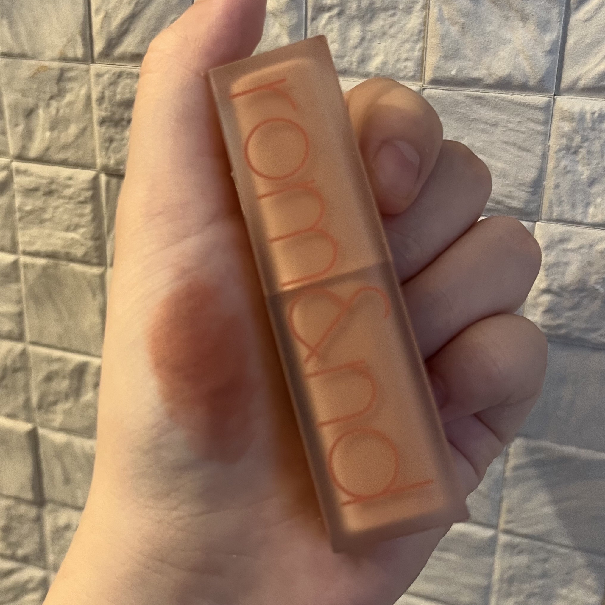 ゼロマットリップスティック 21 スモークドベージュ(Smoked Beige)/rom&nd/口紅を使ったクチコミ（3枚目）