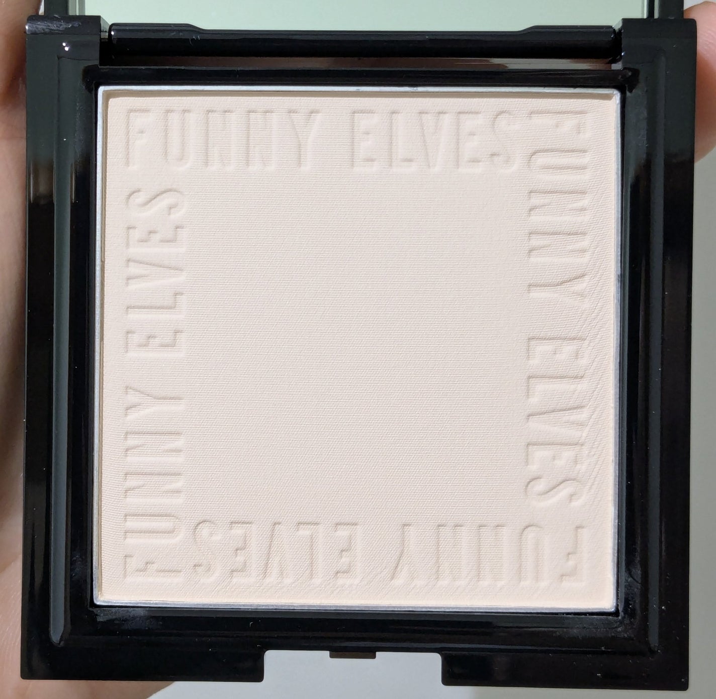 UVソフトマットプレストパウダー/FUNNY ELVES方里/プレストパウダーを使ったクチコミ(3枚目)