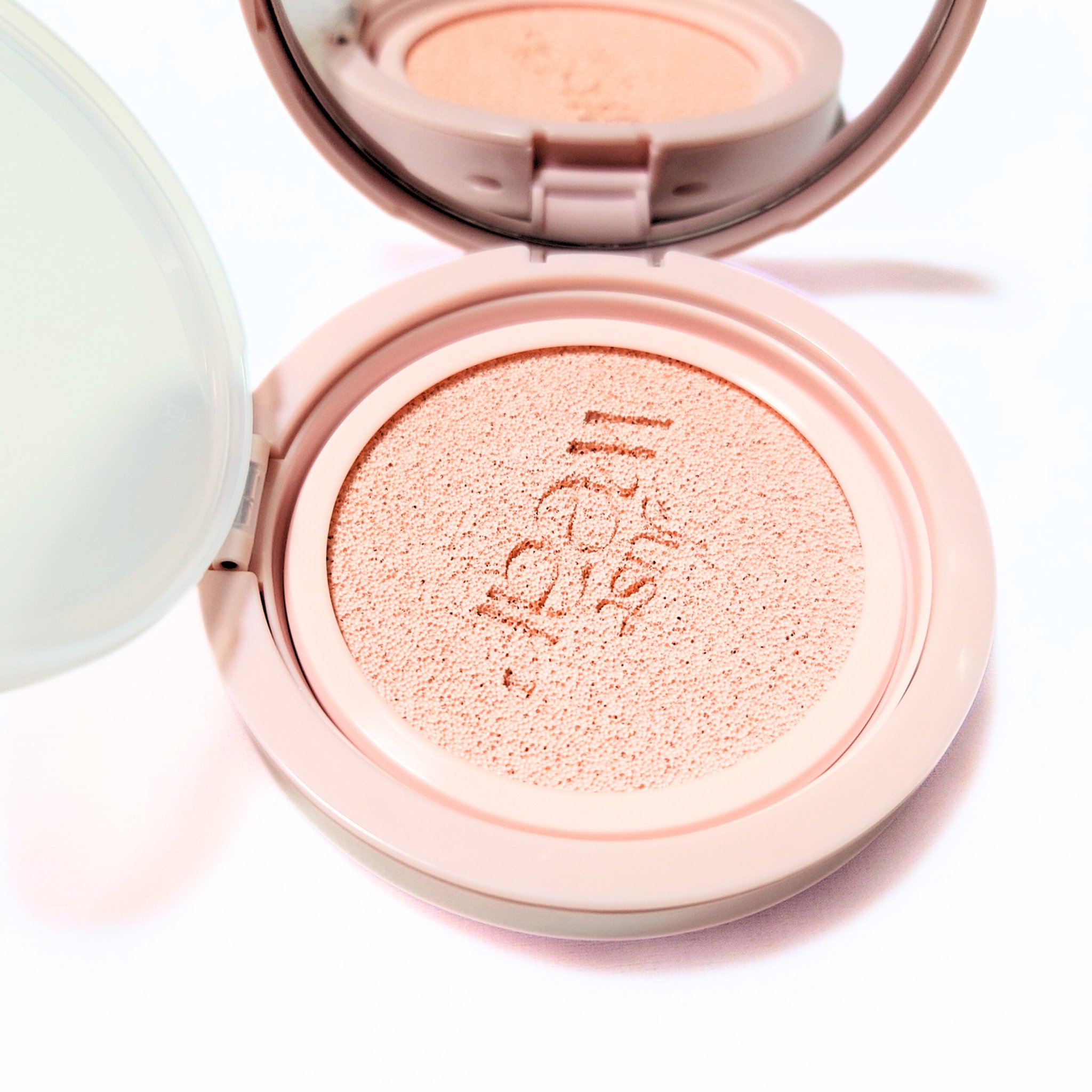 トーンステインカラーコレクティングクッション/VDL/化粧下地を使ったクチコミ（2枚目）