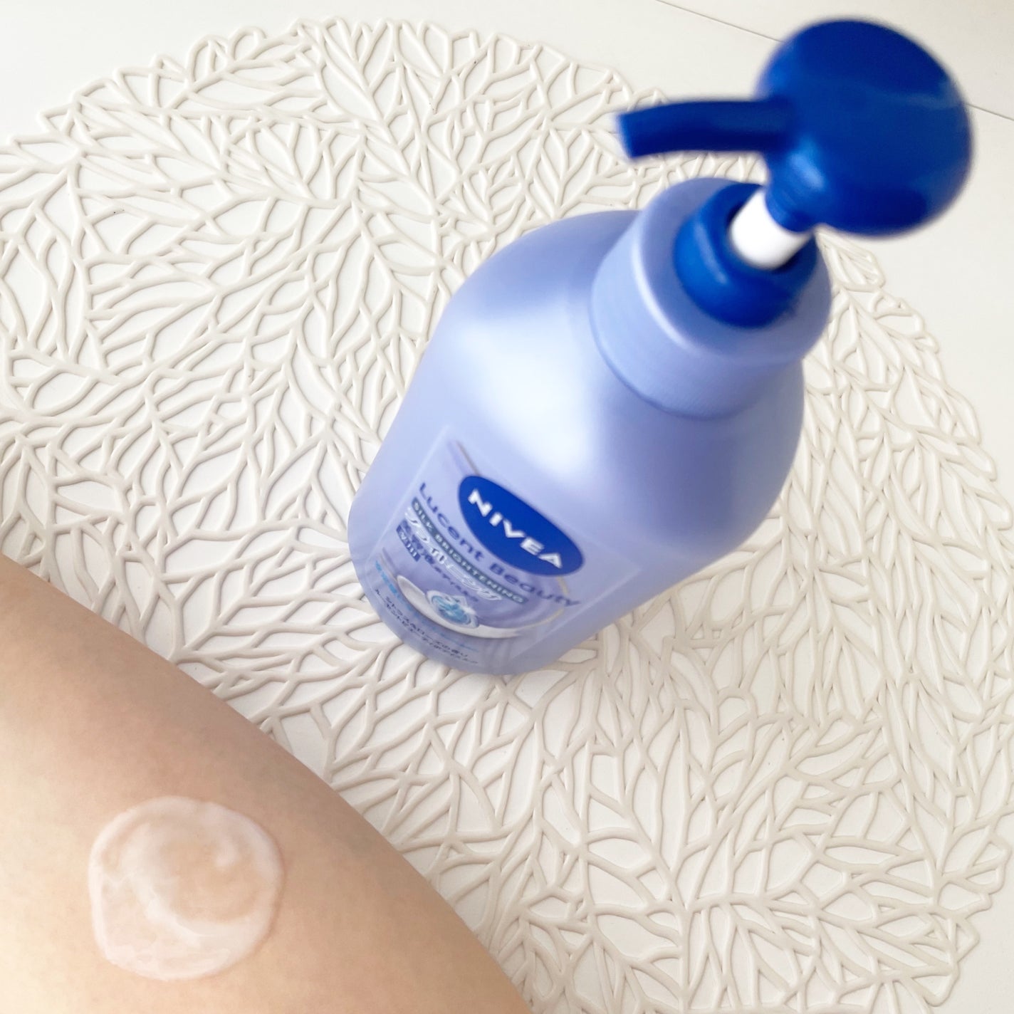 【医薬部外品】ニベア ルーセントビューティ シルクブライトニング ブライトニング美容液ボディミルク/ニベア/ボディミルクを使ったクチコミ(4枚目)