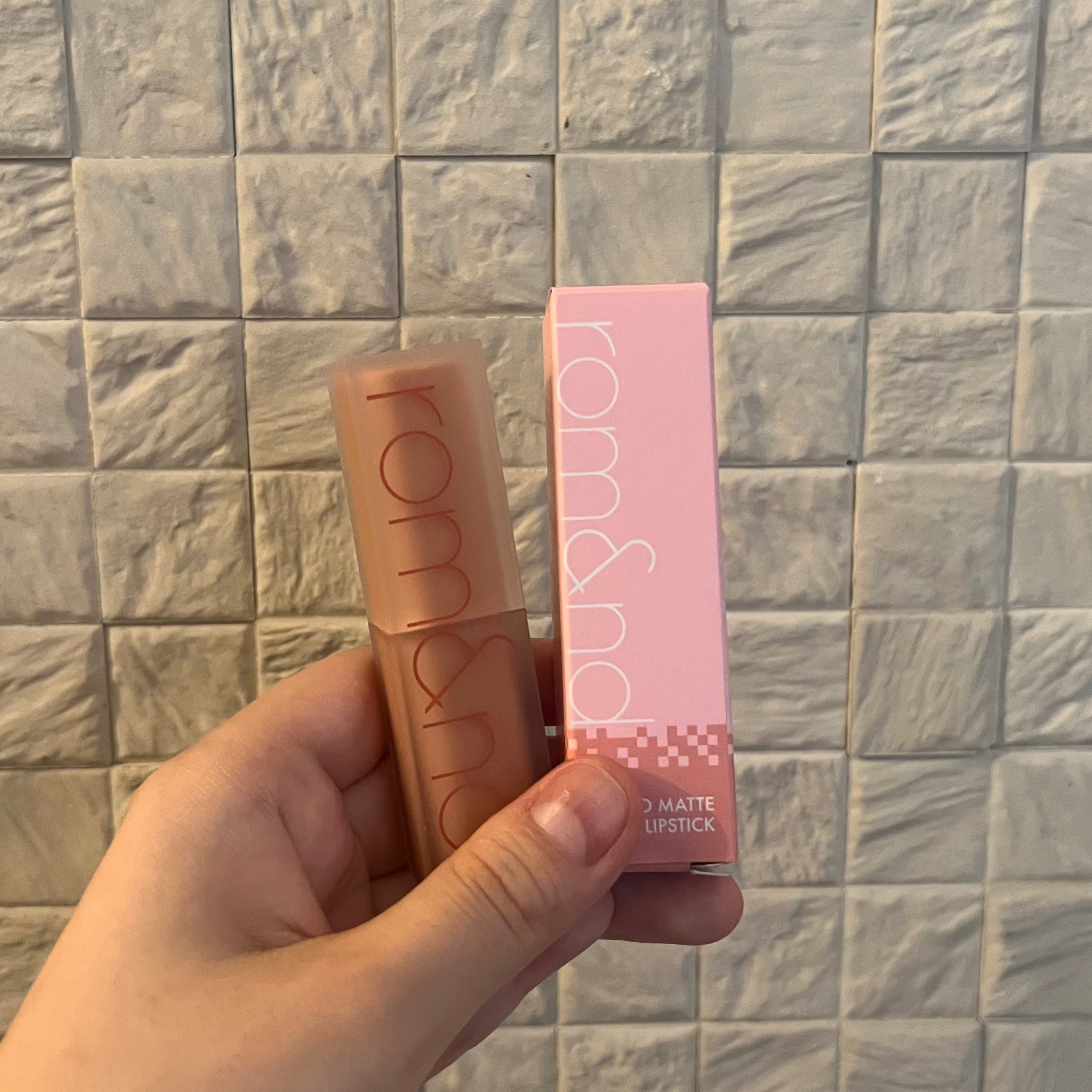 ゼロマットリップスティック 21 スモークドベージュ(Smoked Beige)/rom&nd/口紅を使ったクチコミ（1枚目）