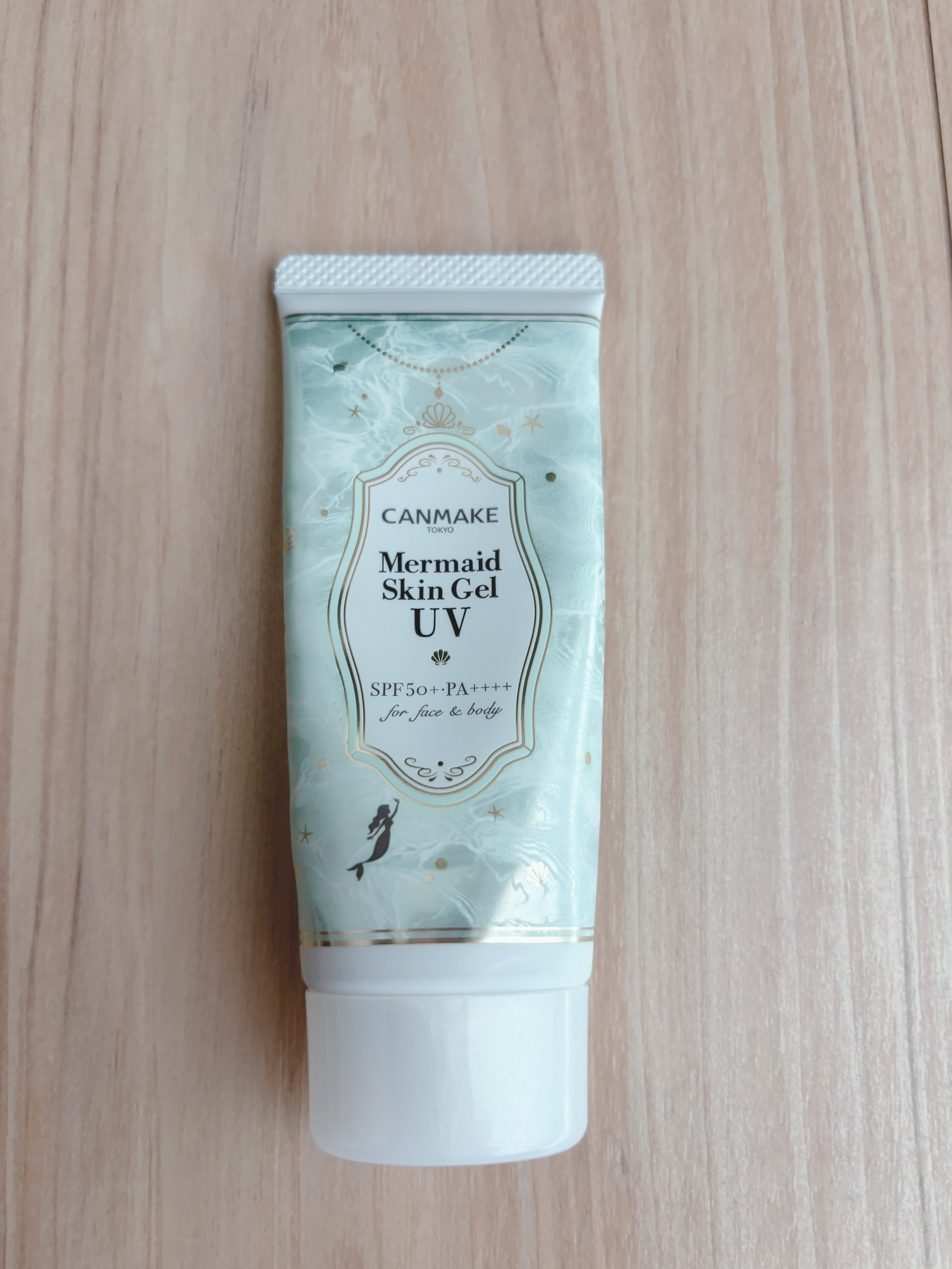 
キャンメイク
マーメイドスキンジェルUV
CICAミント


三本目くらい？
使い切りました！


普段緑色の下地使わないけど
こちらはキレイにトーンアップして
使いやすかった！

ジェルなので伸びもよくて
使い心地が好きでした



香