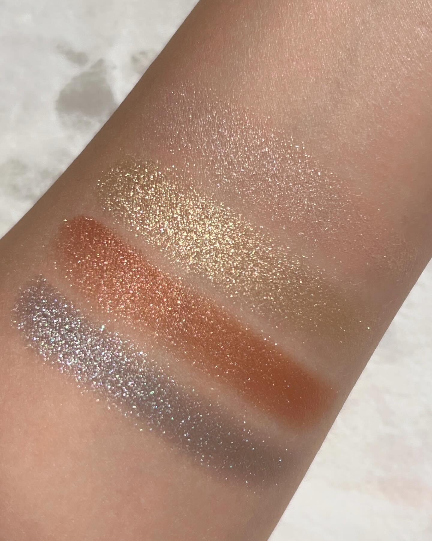 2025年秋新作アイシャドウパレット】レ キャトル オンブル ブトン