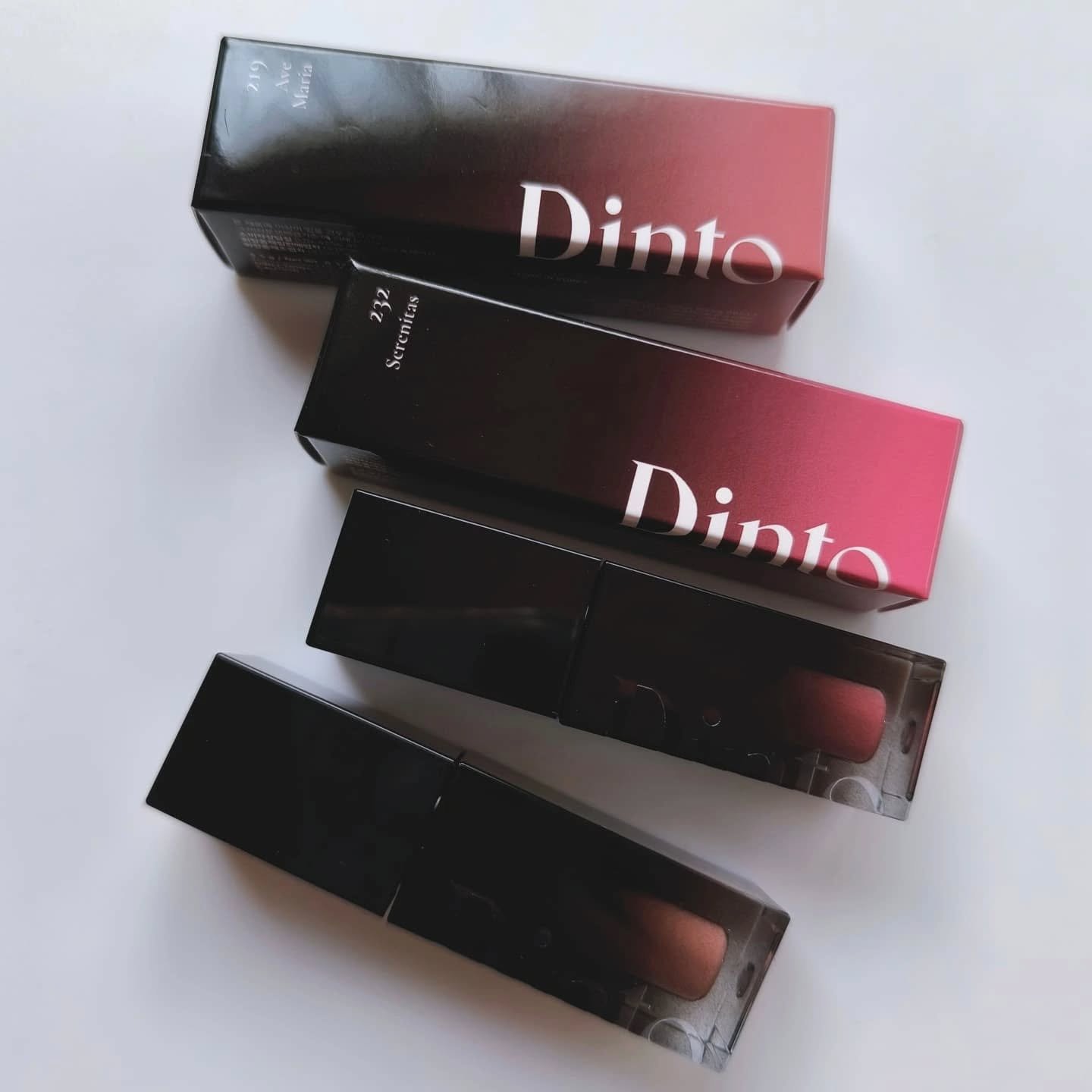 ▫Dinto ブラーグロウイリップティント

頂きました

Dintoの人気ティントに新色登場

219は落ち着いたモーヴベージュで一気に洒落顔に、
新色の232はほんのり華やかさをプラスしたモーヴローズ 

ガラスのようなツヤ×べたつきゼ