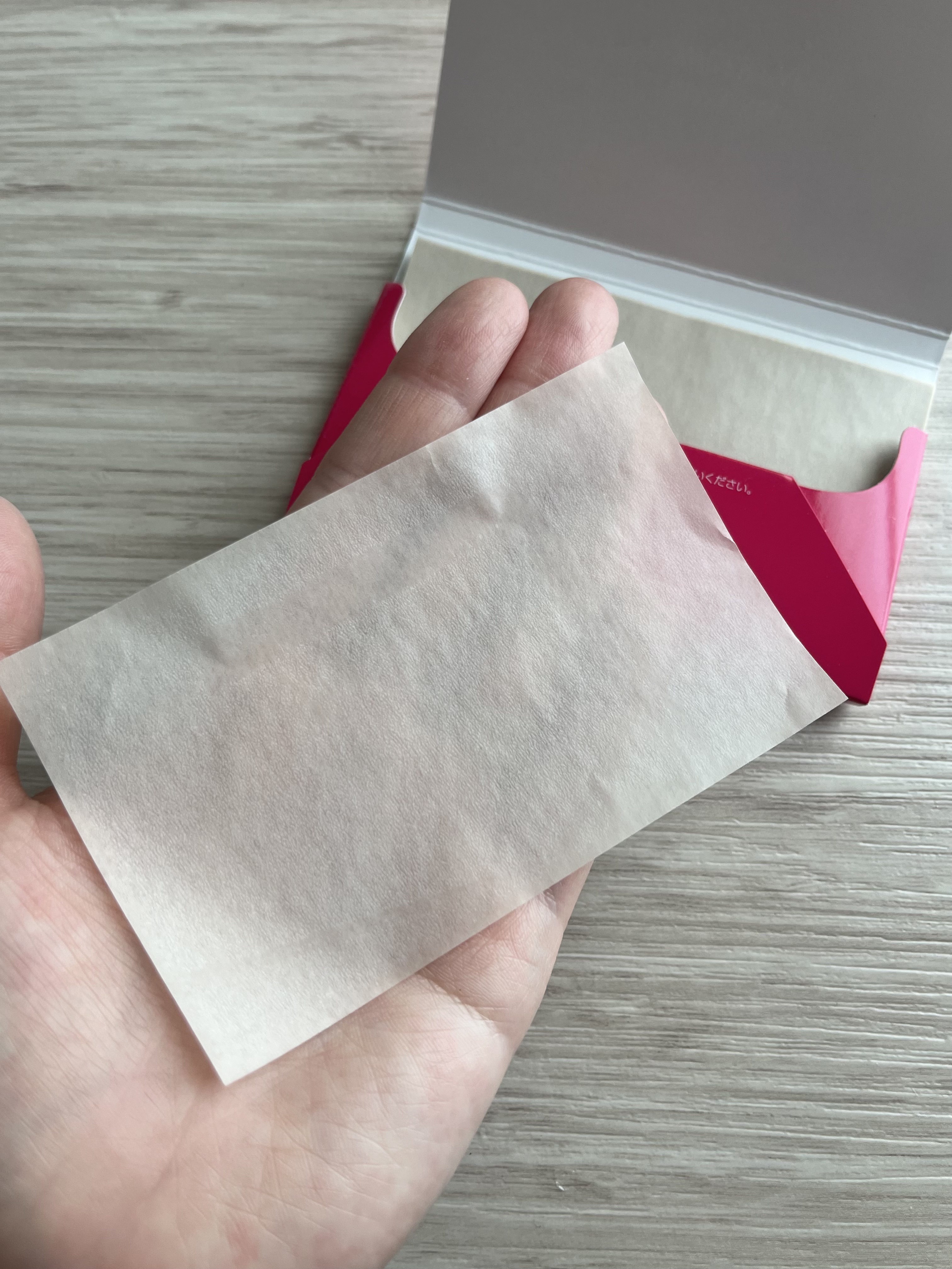 メイク キープ オイルブロック 紙パウダー/コーセーコスメニエンス/あぶらとり紙を使ったクチコミ（3枚目）